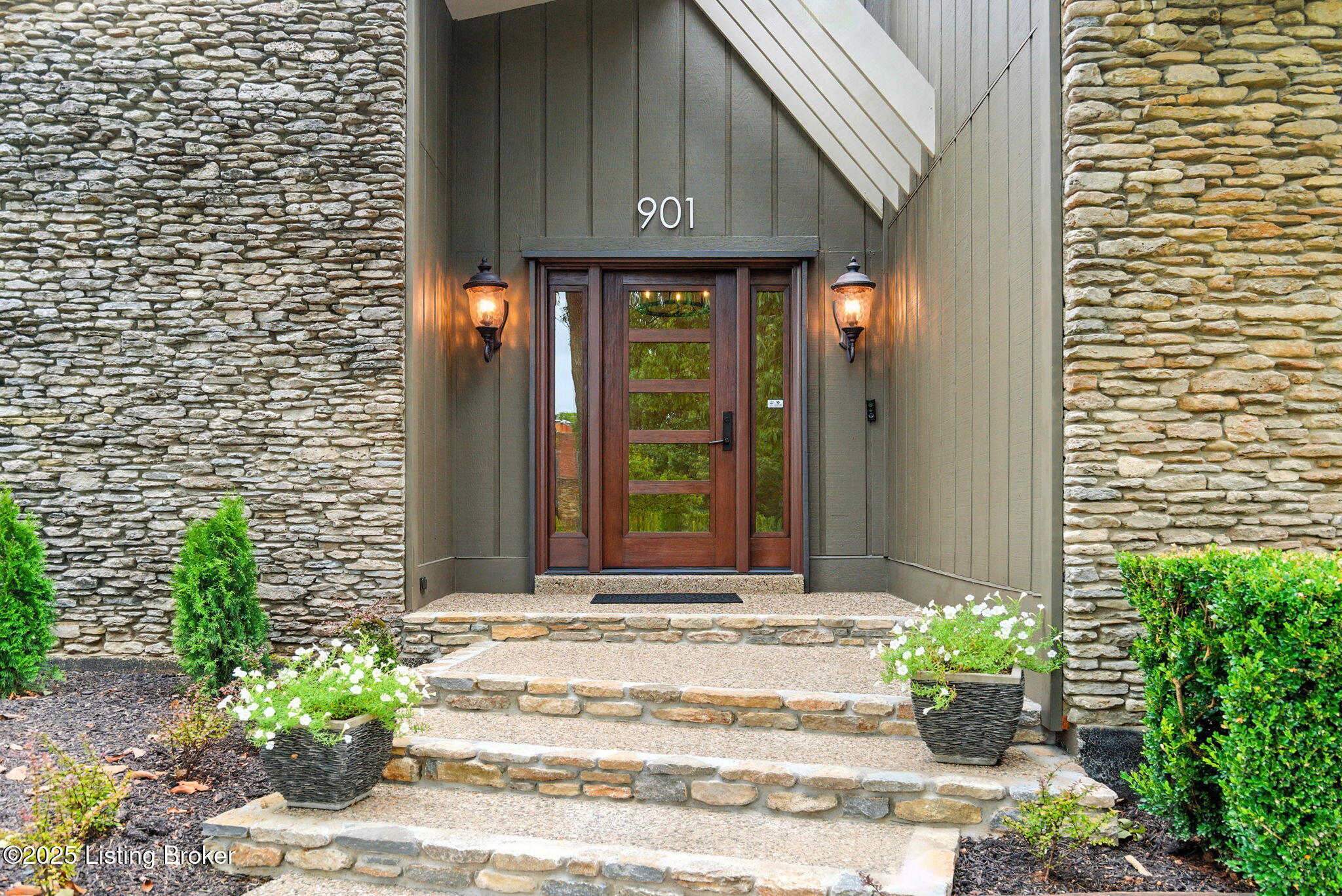 Louisville, Kentucky, 40222, United States, 5 Bedrooms Bedrooms, ,5 BathroomsBathrooms,Residential,Active,1929431