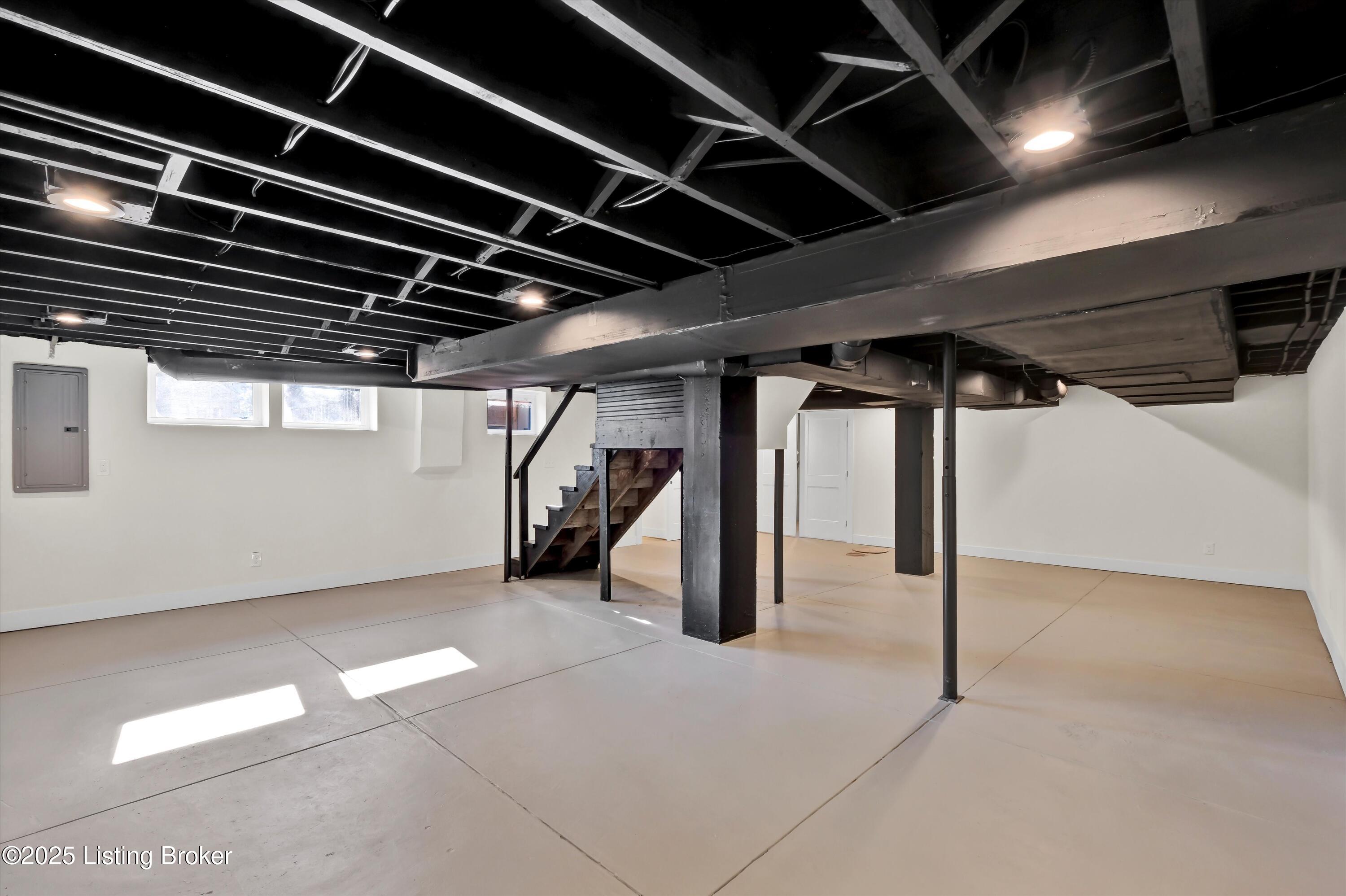 Louisville, Kentucky, 40205, United States, 4 Bedrooms Bedrooms, ,5 BathroomsBathrooms,Residential,Active,1987233