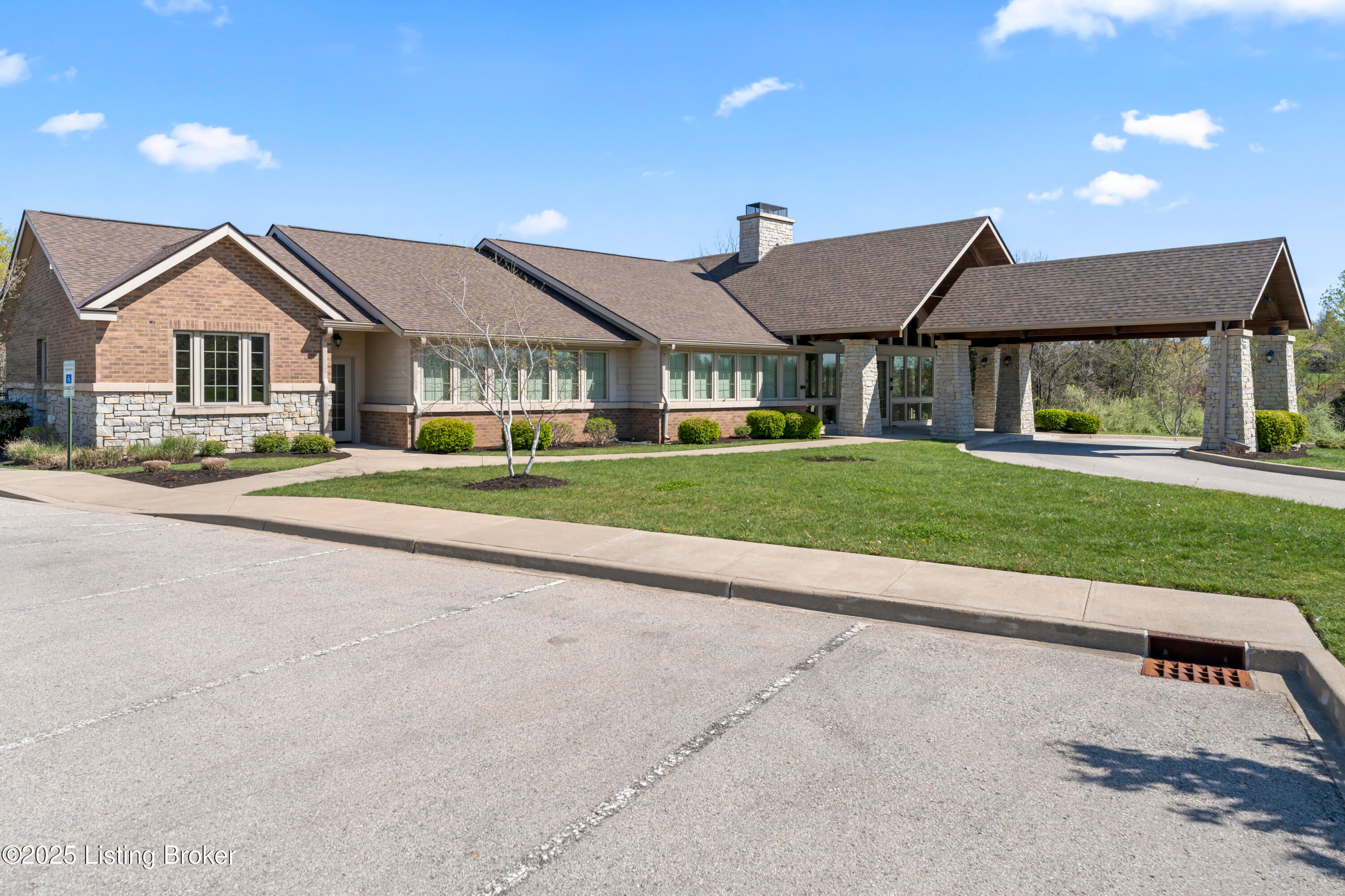 Crestwood, Kentucky, 40014, United States, 6 Bedrooms Bedrooms, ,5 BathroomsBathrooms,Residential,Active,1926918