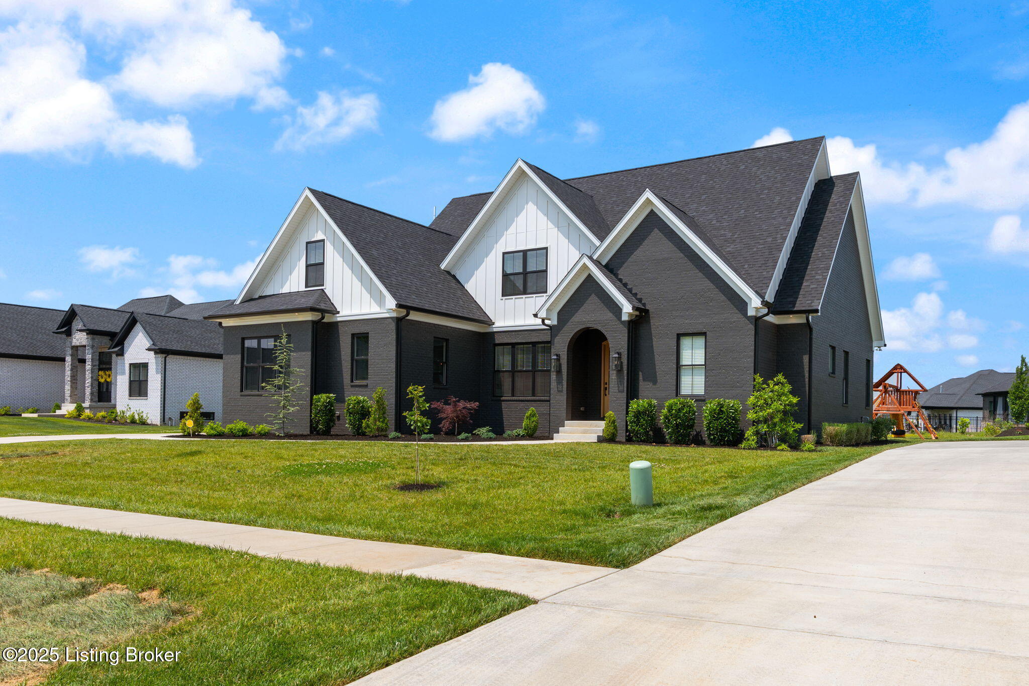 Crestwood, Kentucky, 40014, United States, 5 Bedrooms Bedrooms, ,5 BathroomsBathrooms,Residential,Active,1880027