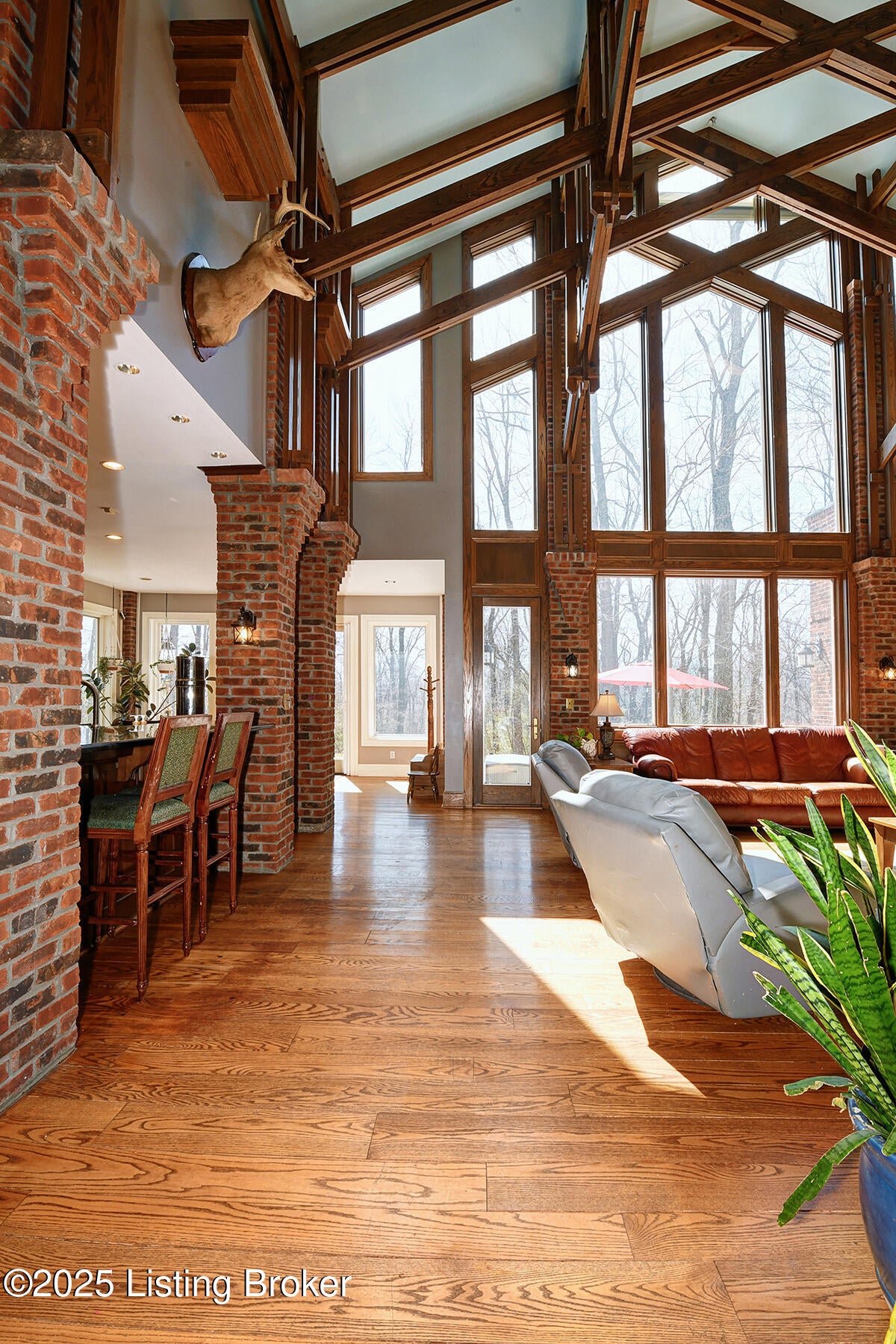 Louisville, Kentucky, 40220, United States, 5 Bedrooms Bedrooms, ,7 BathroomsBathrooms,Residential,Active,1953976