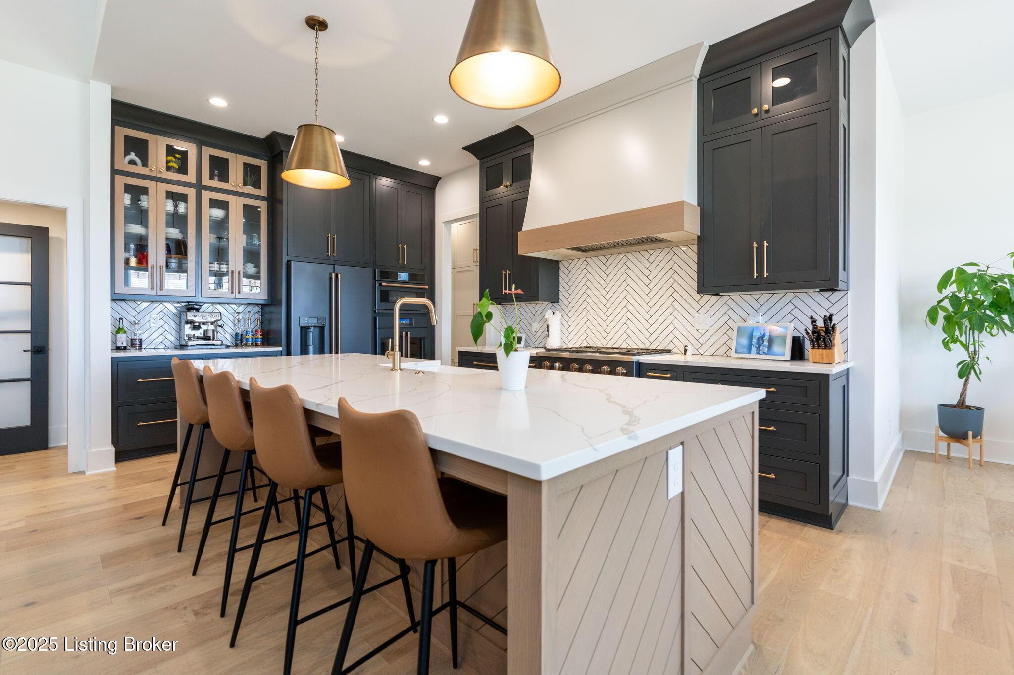 Crestwood, Kentucky, 40014, United States, 5 Bedrooms Bedrooms, ,5 BathroomsBathrooms,Residential,Active,1880027