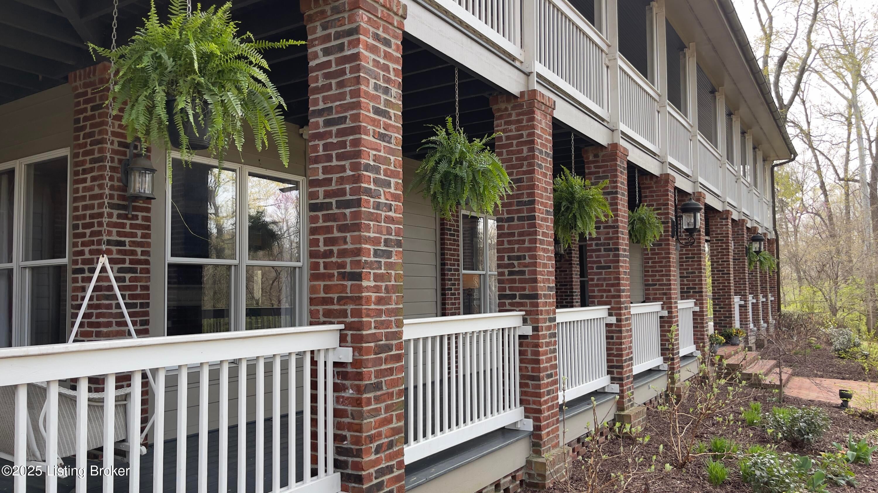 Louisville, Kentucky, 40220, United States, 5 Bedrooms Bedrooms, ,7 BathroomsBathrooms,Residential,Active,1953976