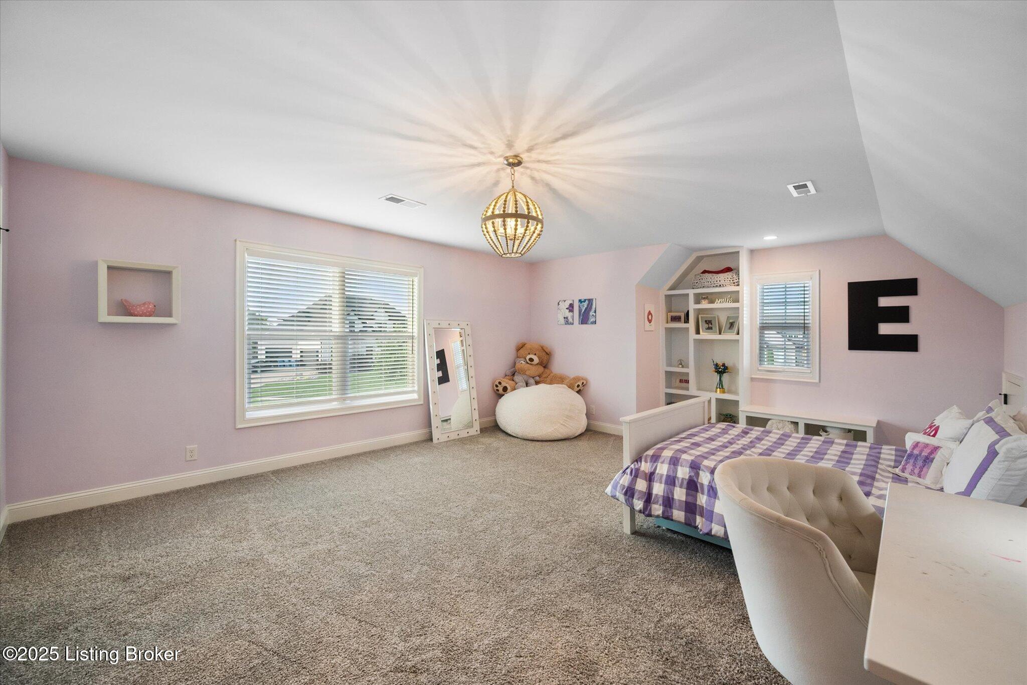 Crestwood, Kentucky, 40014, United States, 6 Bedrooms Bedrooms, ,5 BathroomsBathrooms,Residential,Active,1926918