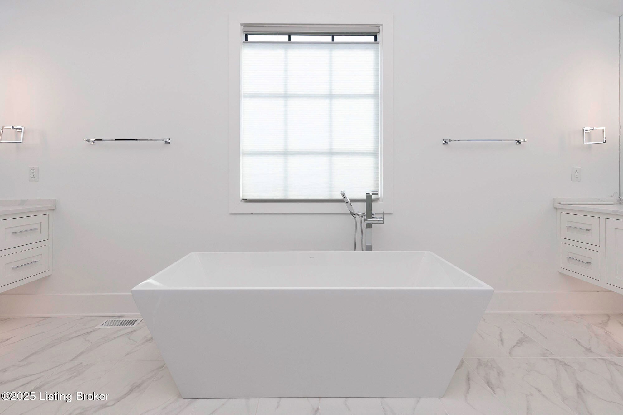 Prospect, Kentucky, 40059, United States, 5 Bedrooms Bedrooms, ,7 BathroomsBathrooms,Residential,Active,1894198