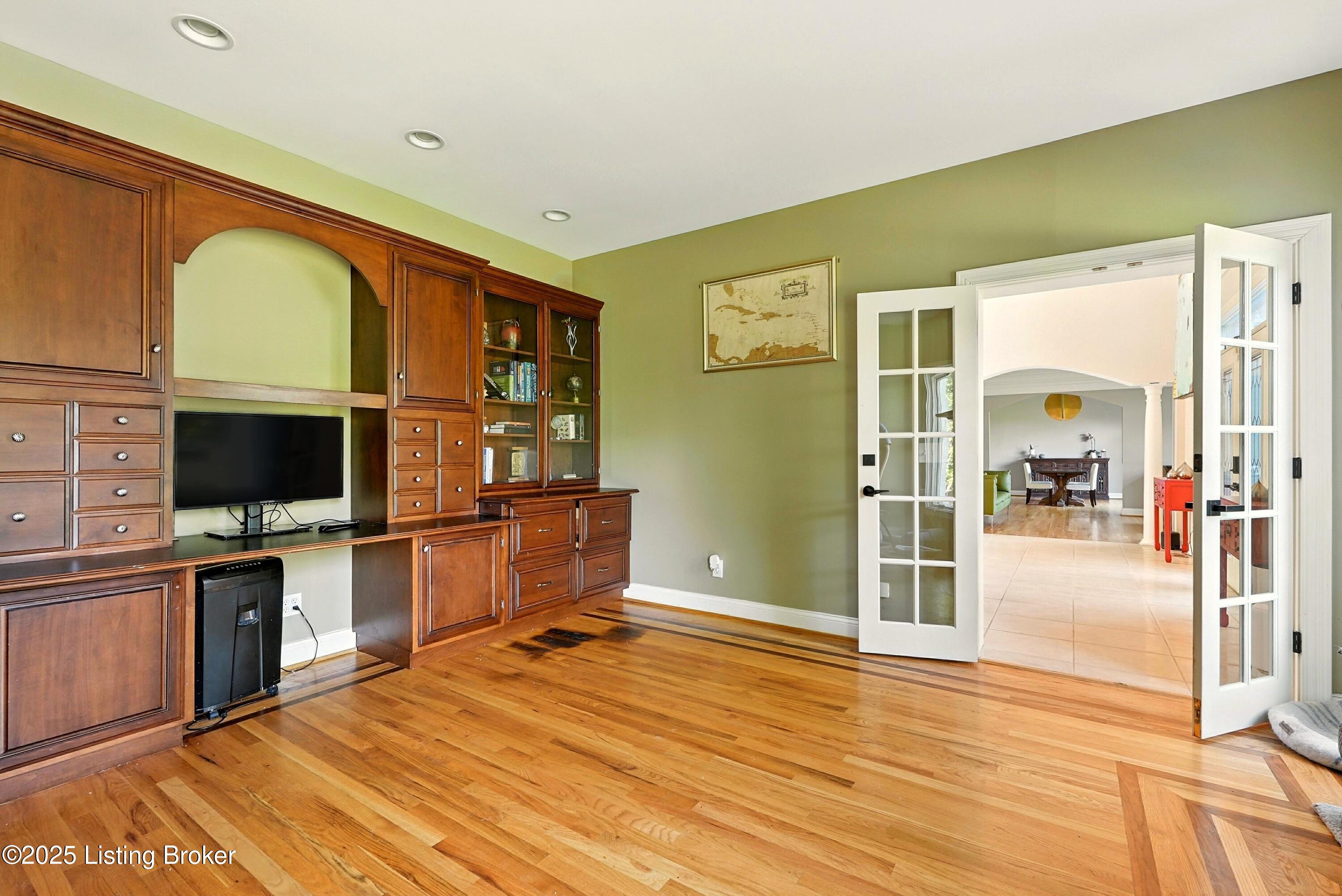 Louisville, Kentucky, 40223, United States, 5 Bedrooms Bedrooms, ,5 BathroomsBathrooms,Residential,Active,1968407