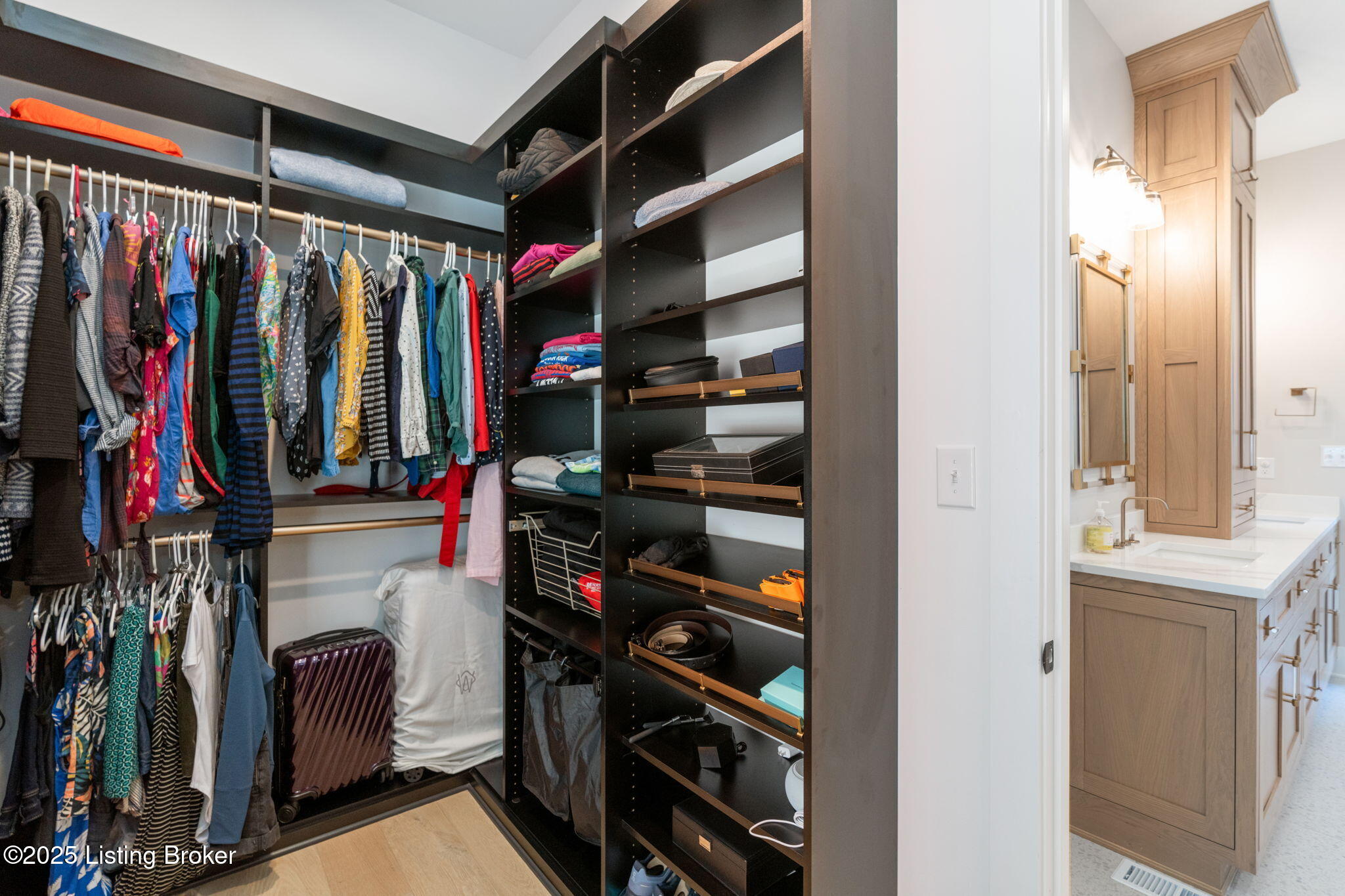 Crestwood, Kentucky, 40014, United States, 5 Bedrooms Bedrooms, ,5 BathroomsBathrooms,Residential,Active,1880027