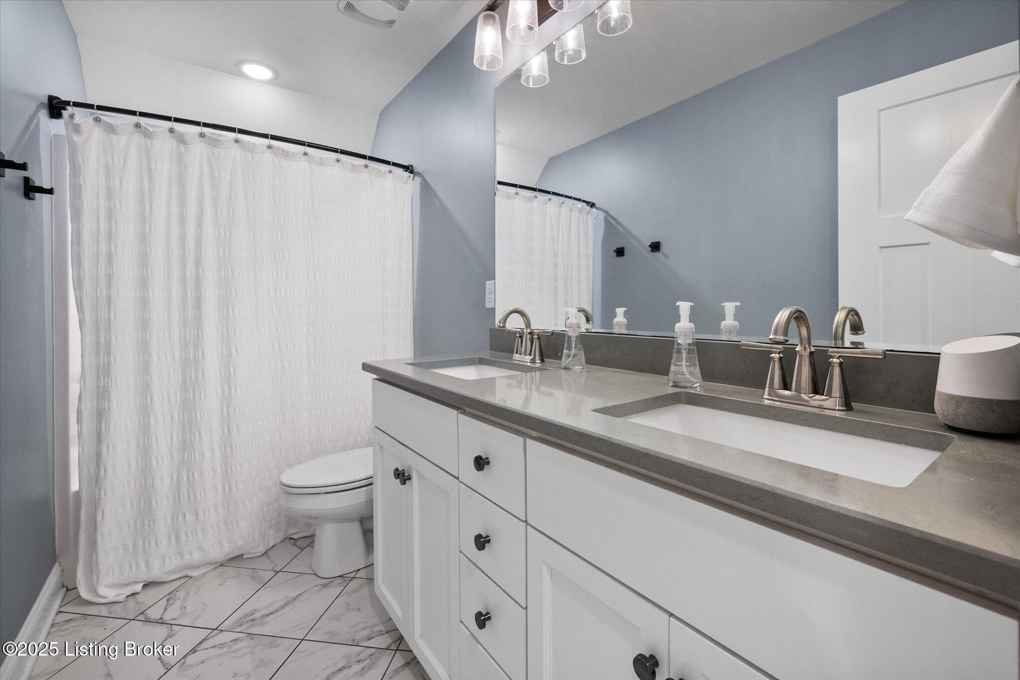 Crestwood, Kentucky, 40014, United States, 6 Bedrooms Bedrooms, ,5 BathroomsBathrooms,Residential,Active,1926918