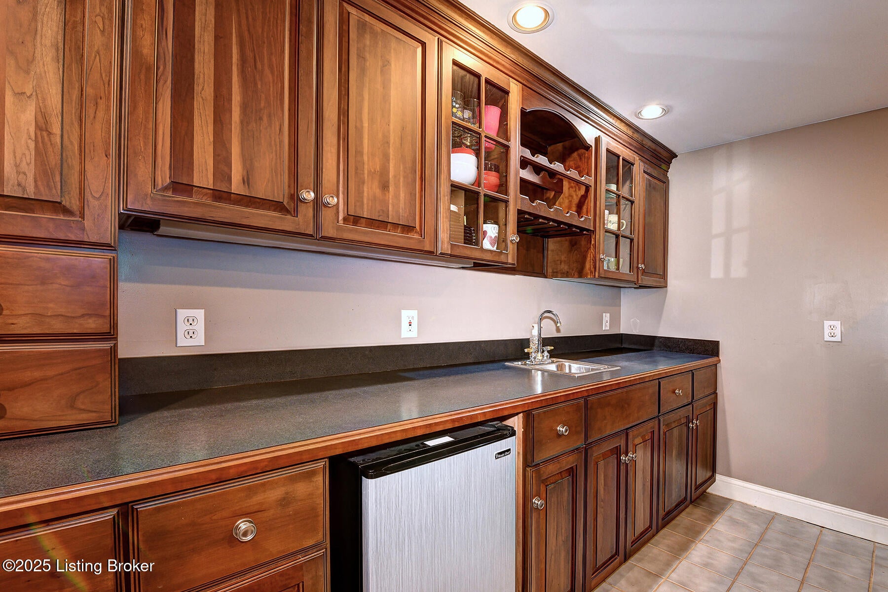 Louisville, Kentucky, 40220, United States, 5 Bedrooms Bedrooms, ,7 BathroomsBathrooms,Residential,Active,1953976