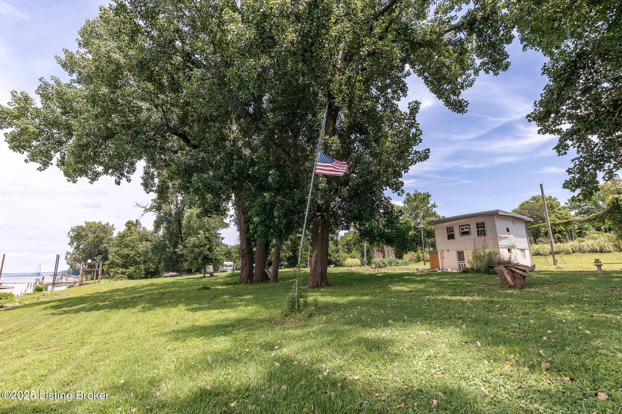 Louisville, Kentucky, 40222, United States, ,2 BathroomsBathrooms,Residential,Active,1888490