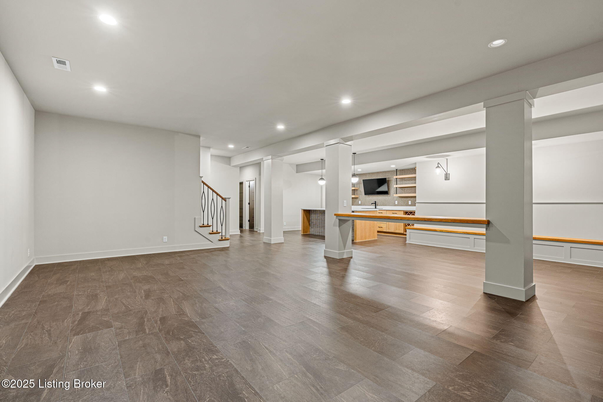 Prospect, Kentucky, 40059, United States, 6 Bedrooms Bedrooms, ,5 BathroomsBathrooms,Residential,Active,1926893