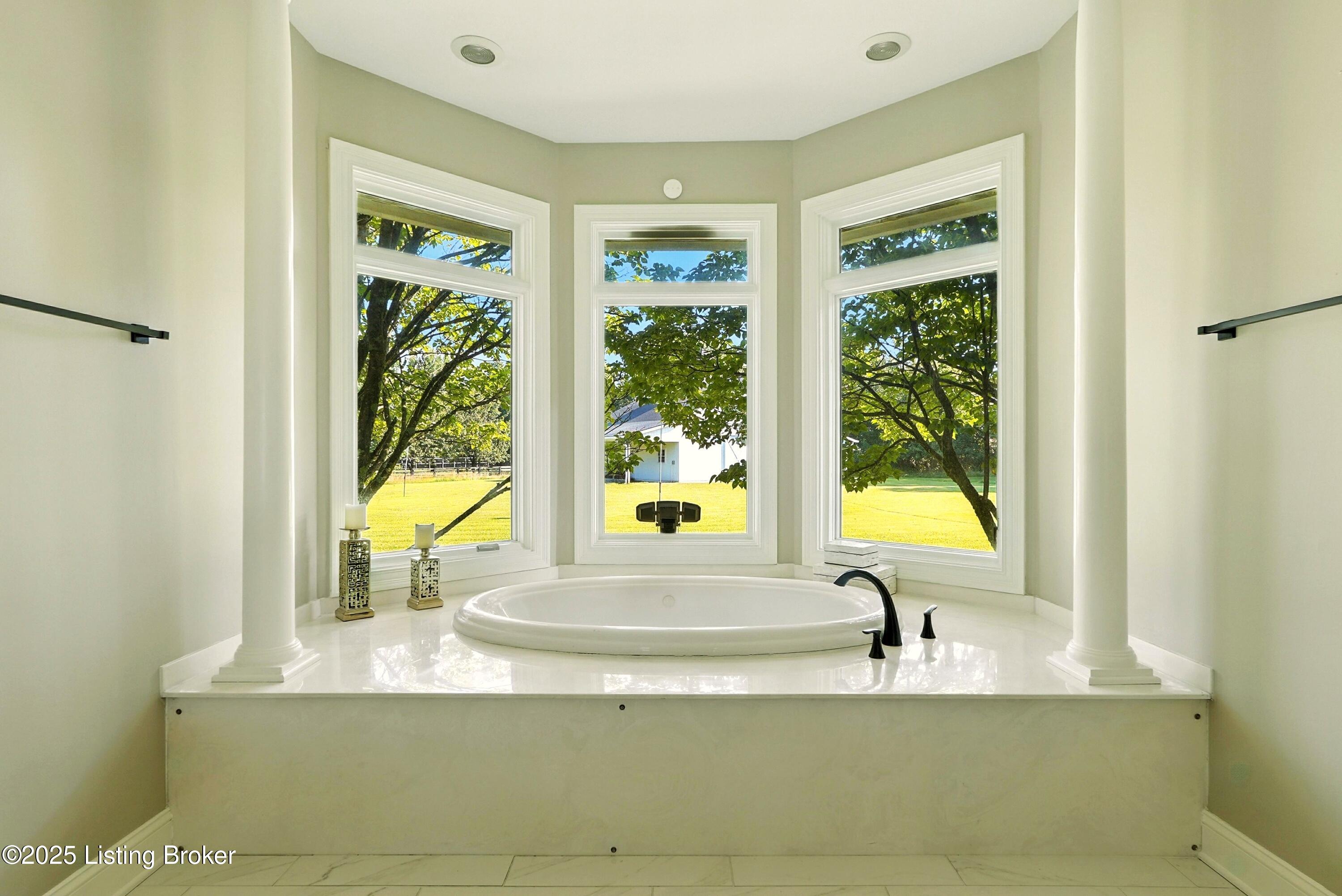 Louisville, Kentucky, 40223, United States, 5 Bedrooms Bedrooms, ,5 BathroomsBathrooms,Residential,Active,1968407