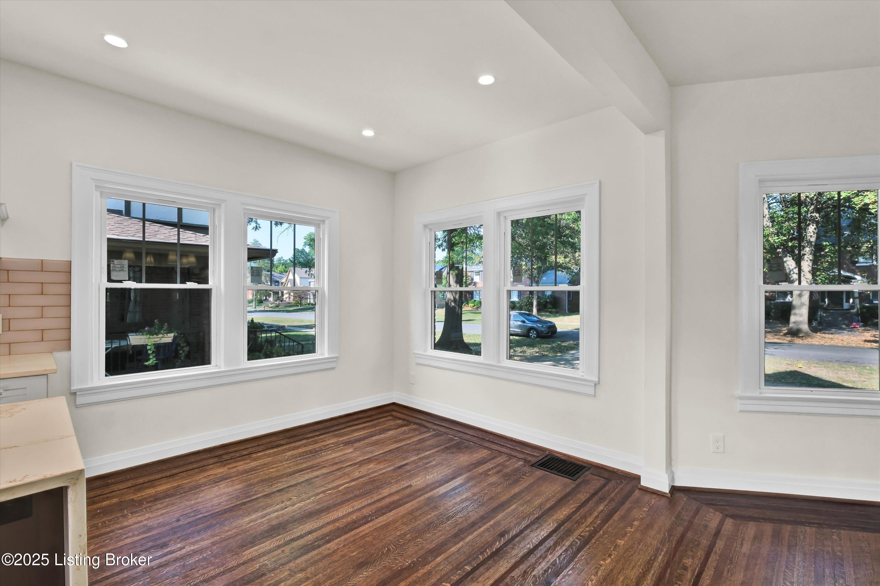 Louisville, Kentucky, 40205, United States, 4 Bedrooms Bedrooms, ,5 BathroomsBathrooms,Residential,Active,1987233