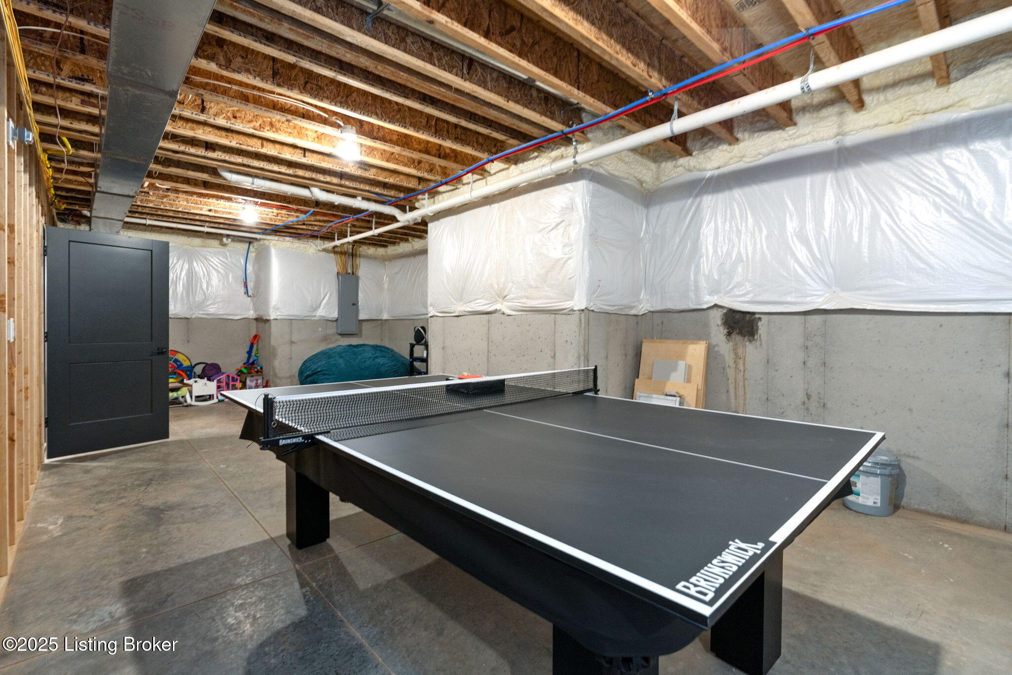 Crestwood, Kentucky, 40014, United States, 5 Bedrooms Bedrooms, ,5 BathroomsBathrooms,Residential,Active,1880027