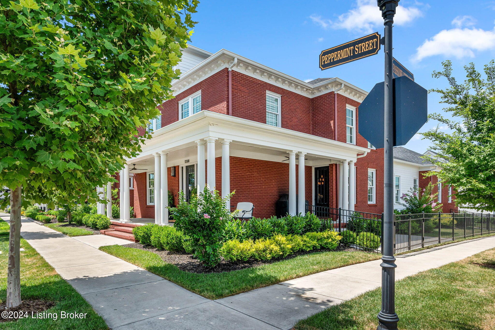 Prospect, Kentucky, 40059, United States, 6 Bedrooms Bedrooms, ,5 BathroomsBathrooms,Residential,Active,1926893