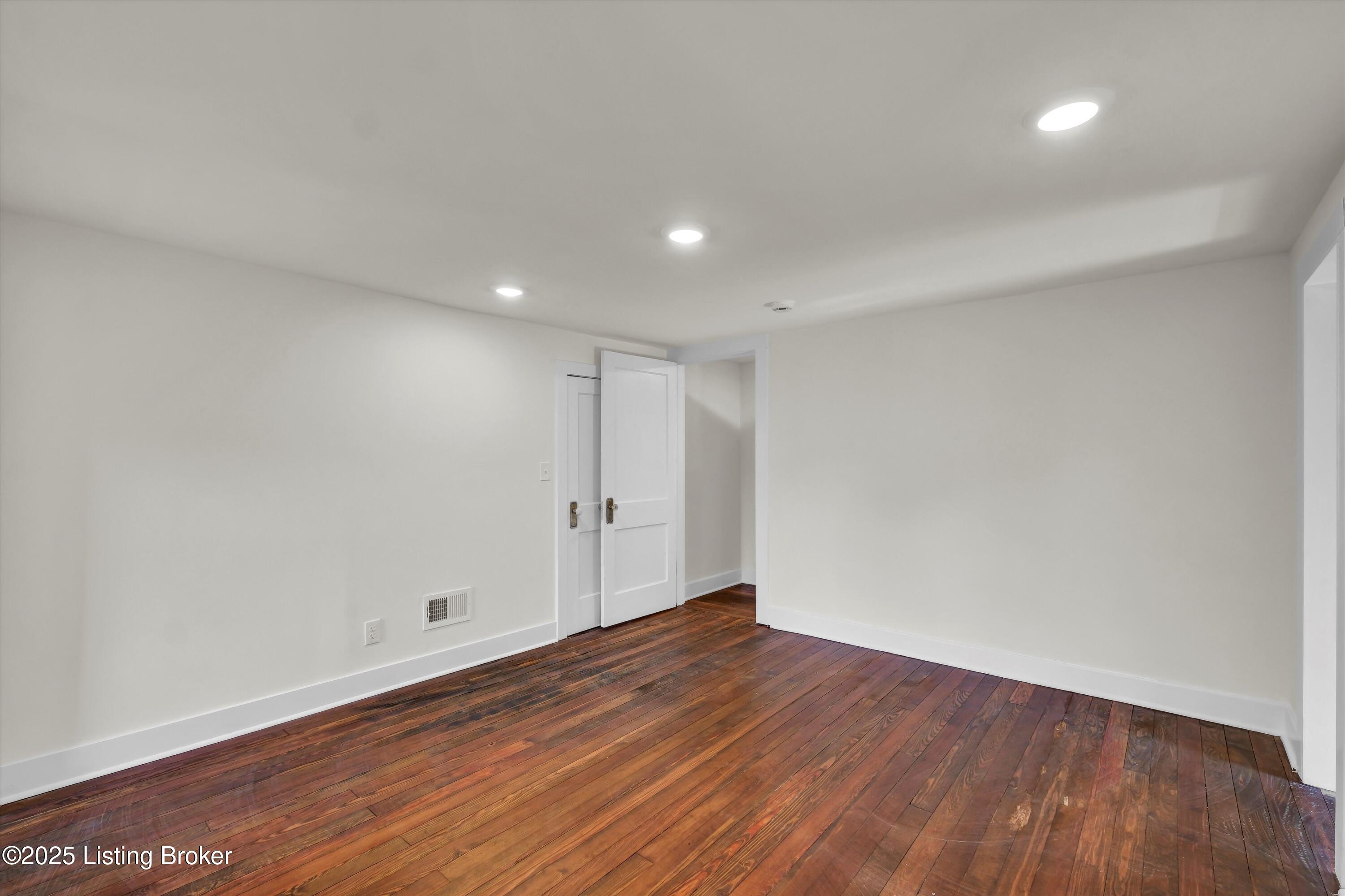 Louisville, Kentucky, 40205, United States, 4 Bedrooms Bedrooms, ,5 BathroomsBathrooms,Residential,Active,1996579