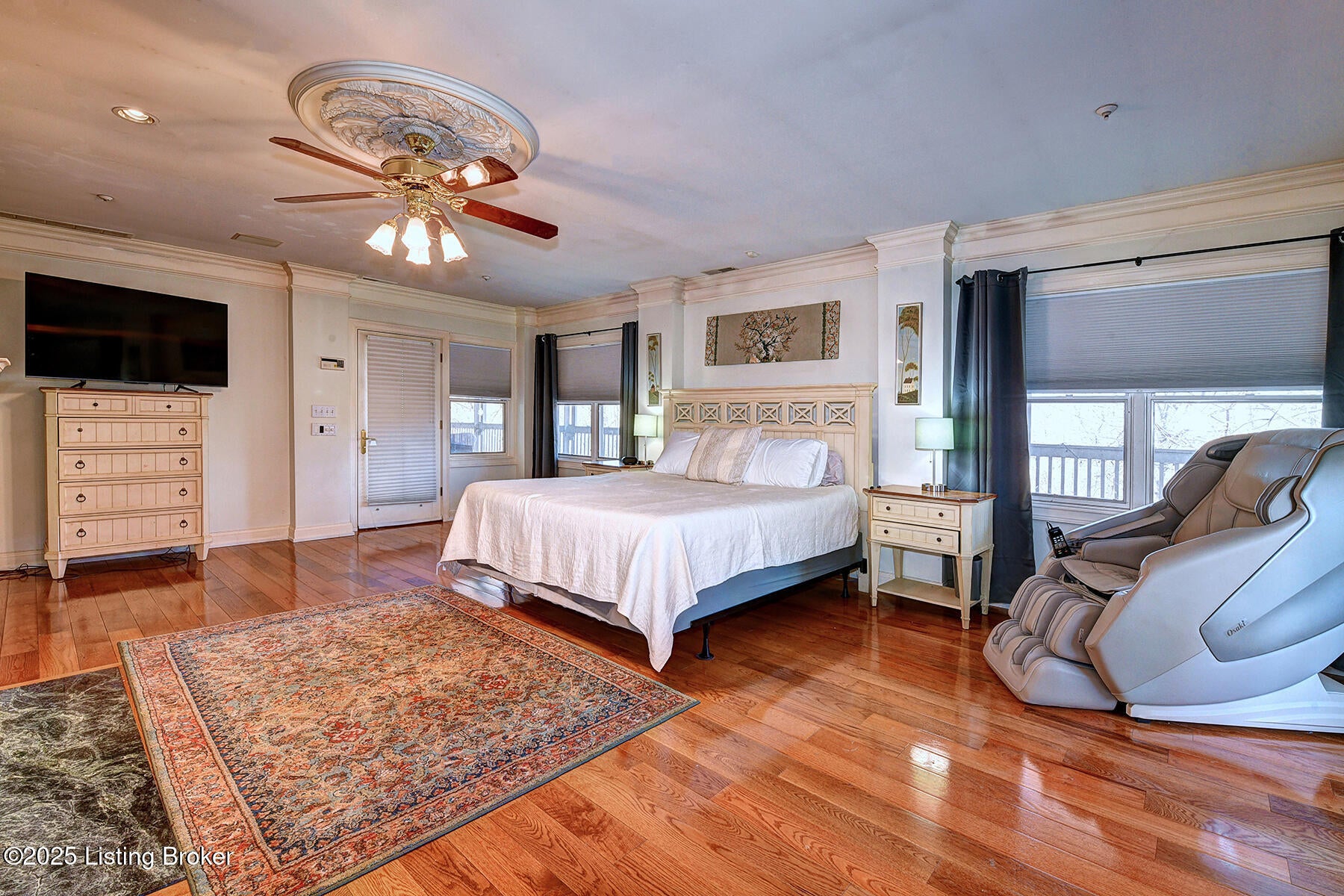 Louisville, Kentucky, 40220, United States, 5 Bedrooms Bedrooms, ,7 BathroomsBathrooms,Residential,Active,1953976