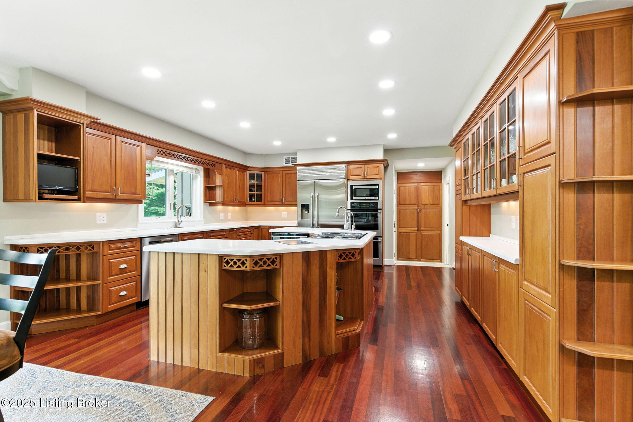 Louisville, Kentucky, 40222, United States, 5 Bedrooms Bedrooms, ,5 BathroomsBathrooms,Residential,Active,1929431