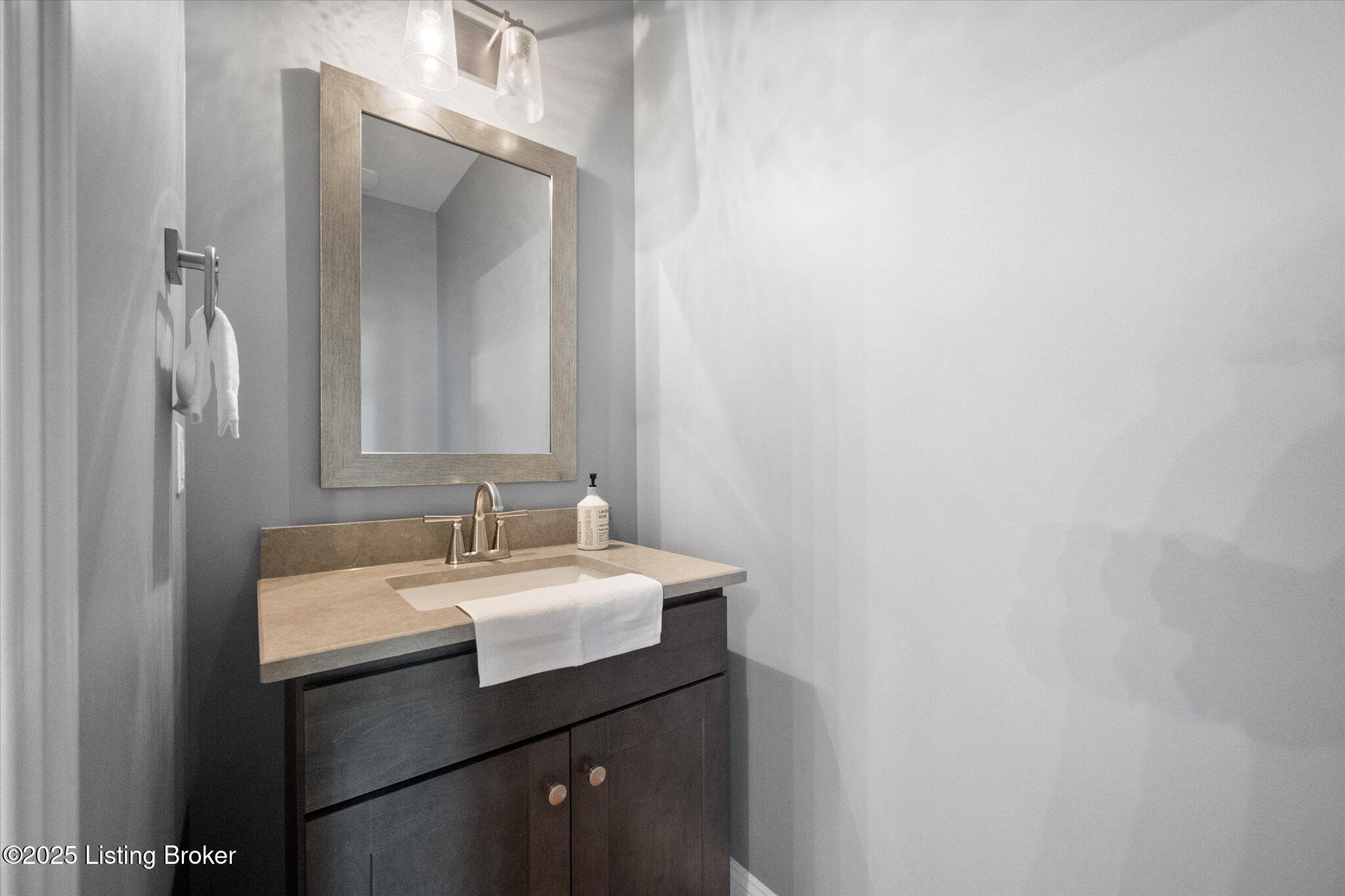 Crestwood, Kentucky, 40014, United States, 6 Bedrooms Bedrooms, ,5 BathroomsBathrooms,Residential,Active,1926918