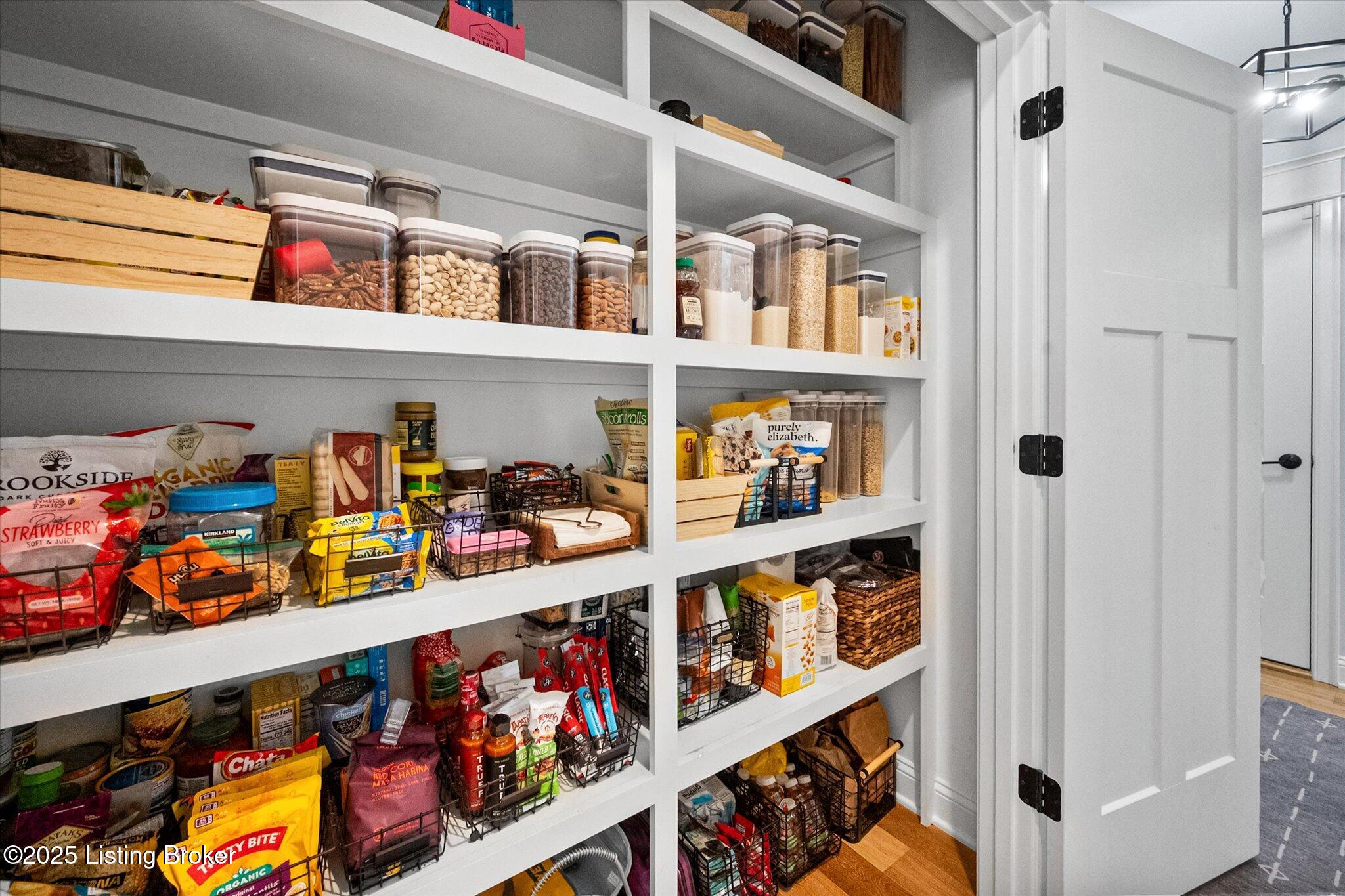 Crestwood, Kentucky, 40014, United States, 6 Bedrooms Bedrooms, ,5 BathroomsBathrooms,Residential,Active,1926918