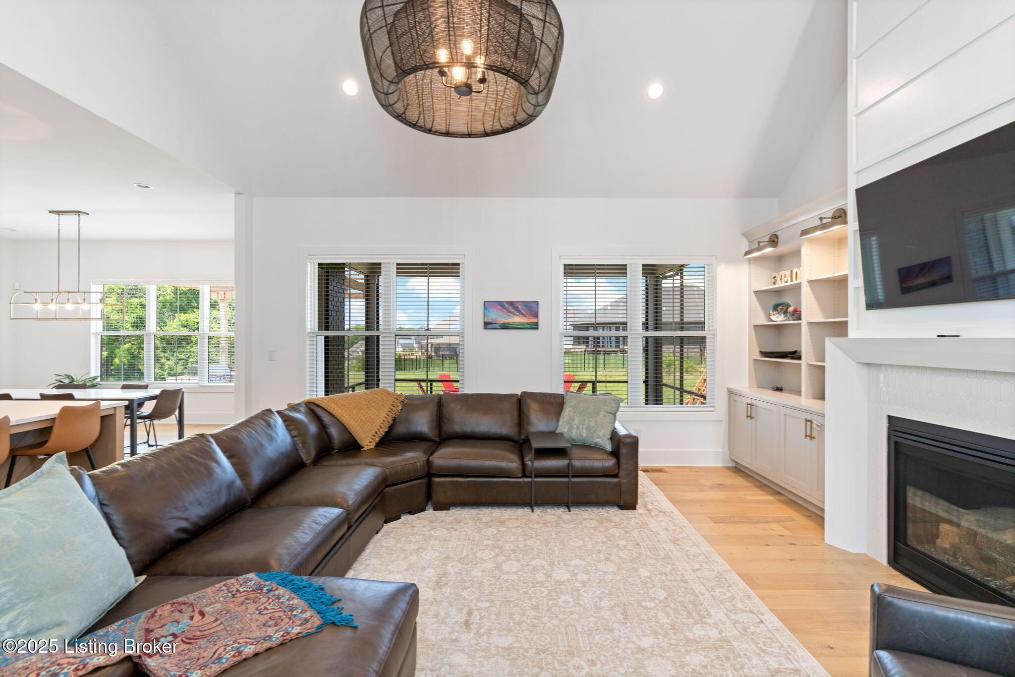 Crestwood, Kentucky, 40014, United States, 5 Bedrooms Bedrooms, ,5 BathroomsBathrooms,Residential,Active,1880027