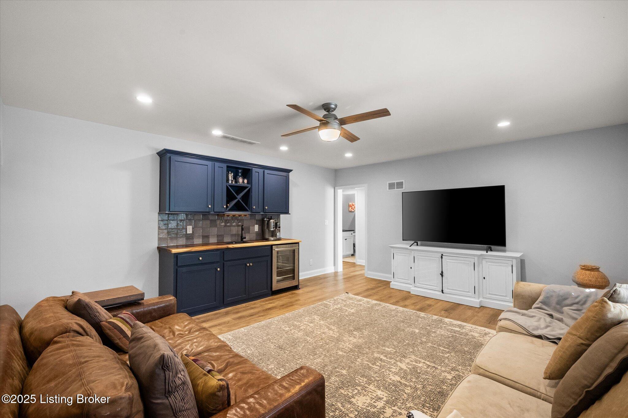 Crestwood, Kentucky, 40014, United States, 6 Bedrooms Bedrooms, ,5 BathroomsBathrooms,Residential,Active,1926918