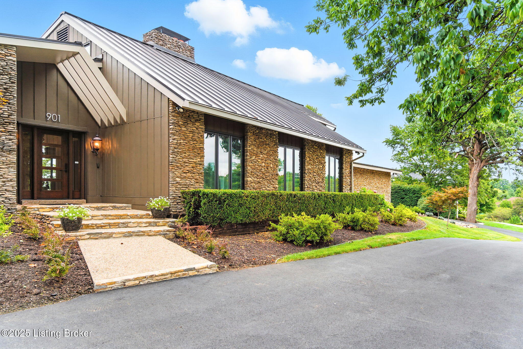 Louisville, Kentucky, 40222, United States, 5 Bedrooms Bedrooms, ,5 BathroomsBathrooms,Residential,Active,1929431