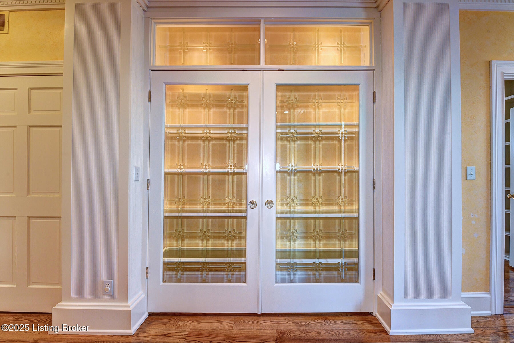 Louisville, Kentucky, 40220, United States, 5 Bedrooms Bedrooms, ,7 BathroomsBathrooms,Residential,Active,1953976