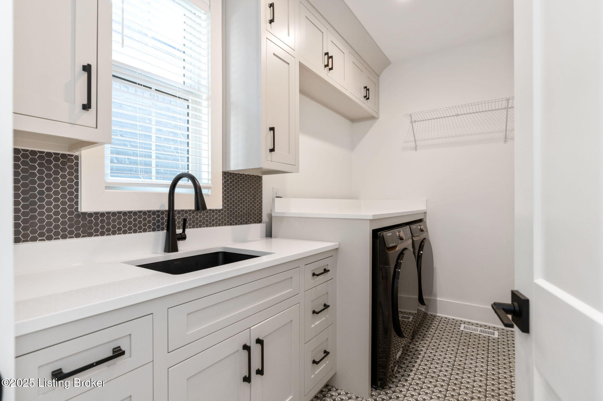 Crestwood, Kentucky, 40014, United States, 5 Bedrooms Bedrooms, ,5 BathroomsBathrooms,Residential,Active,1880027