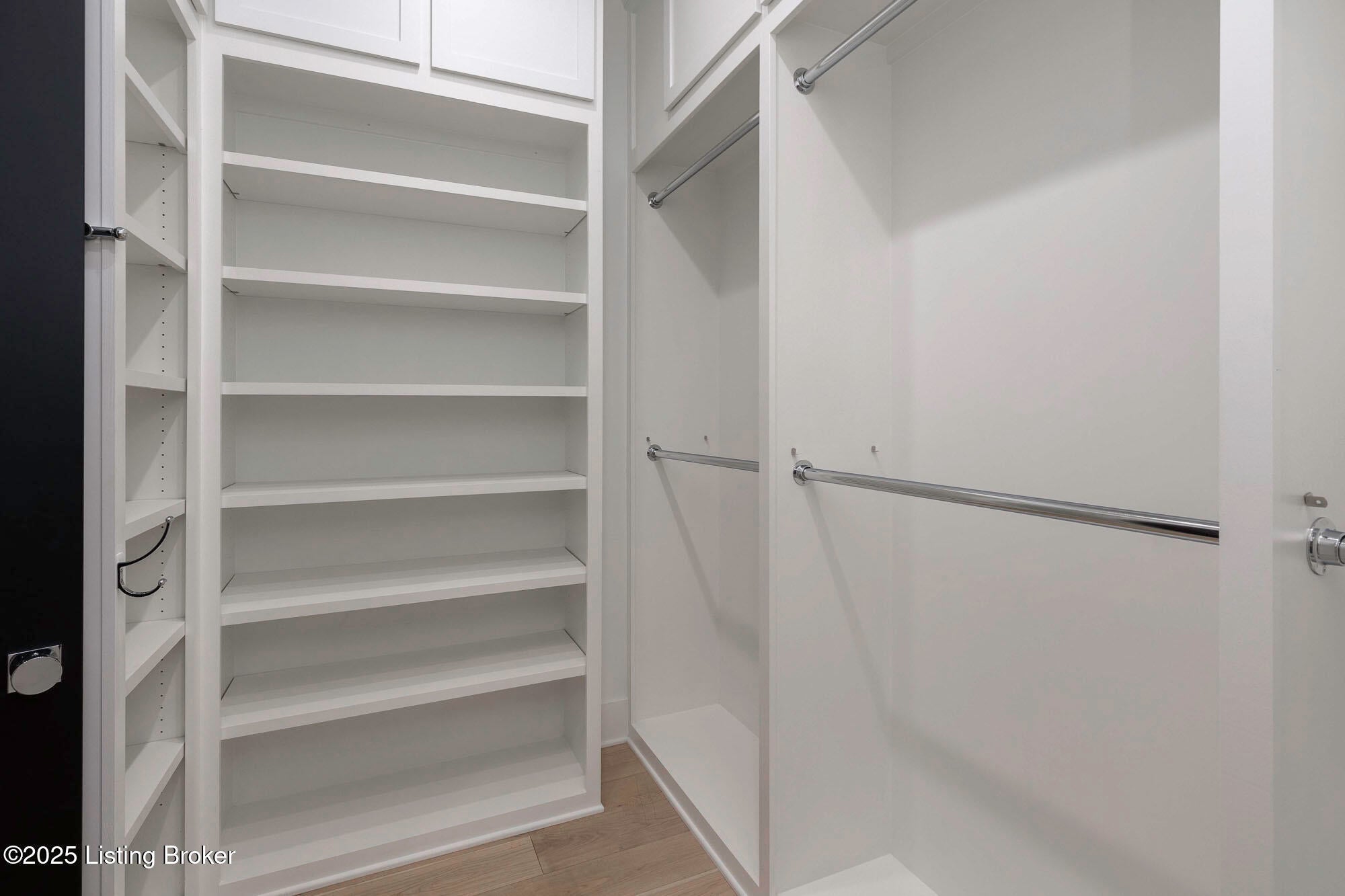 Prospect, Kentucky, 40059, United States, 5 Bedrooms Bedrooms, ,7 BathroomsBathrooms,Residential,Active,1894198