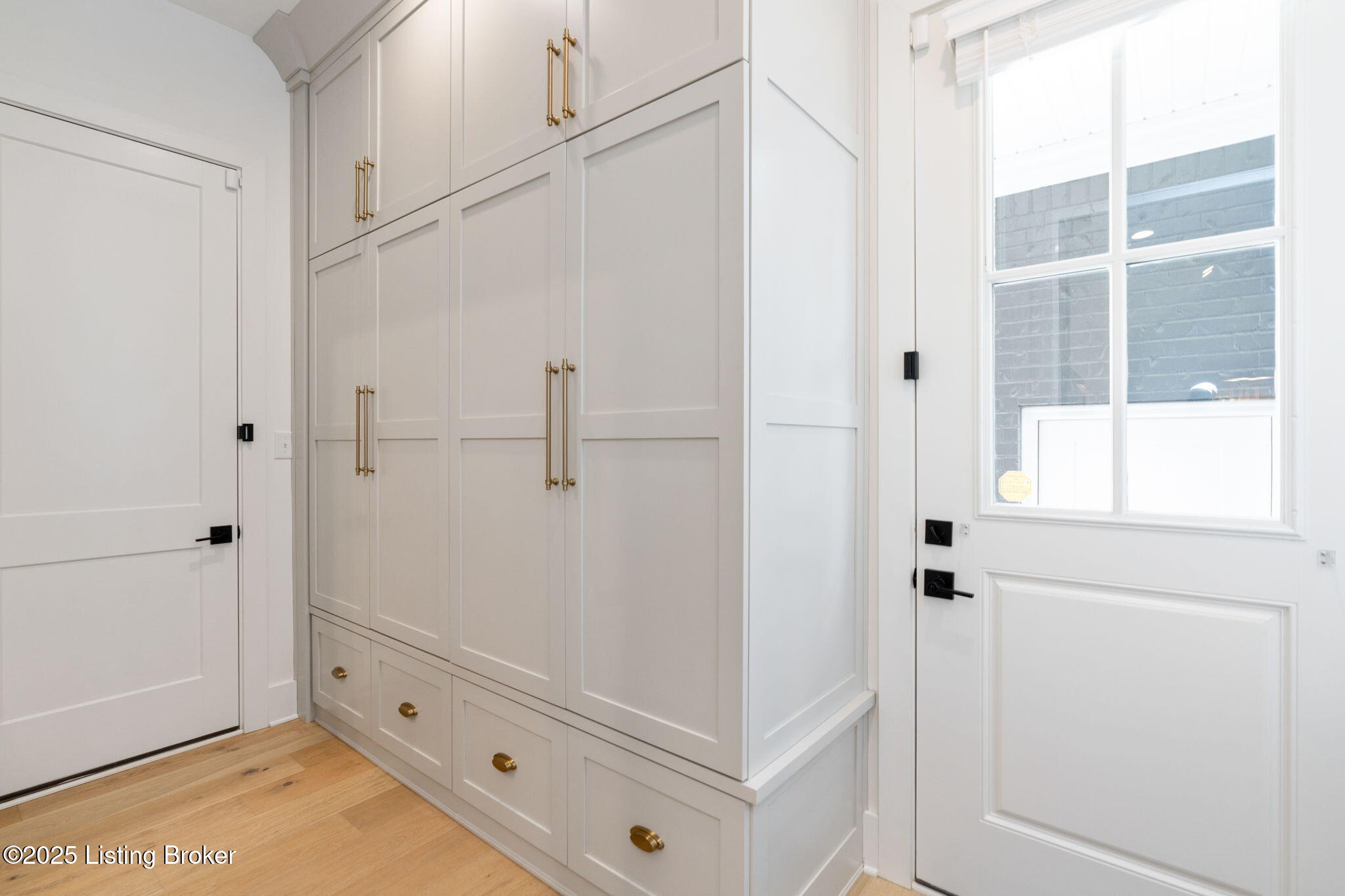 Crestwood, Kentucky, 40014, United States, 5 Bedrooms Bedrooms, ,5 BathroomsBathrooms,Residential,Active,1880027