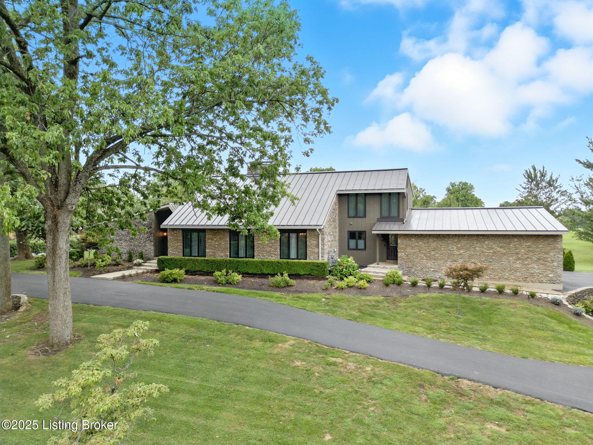 Louisville, Kentucky, 40222, United States, 5 Bedrooms Bedrooms, ,5 BathroomsBathrooms,Residential,Active,1929431