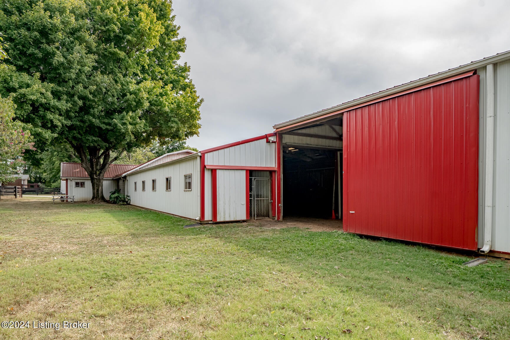 Louisville, Kentucky, 40229, United States, 2 Bedrooms Bedrooms, ,1 BathroomBathrooms,Residential,Active,1964291