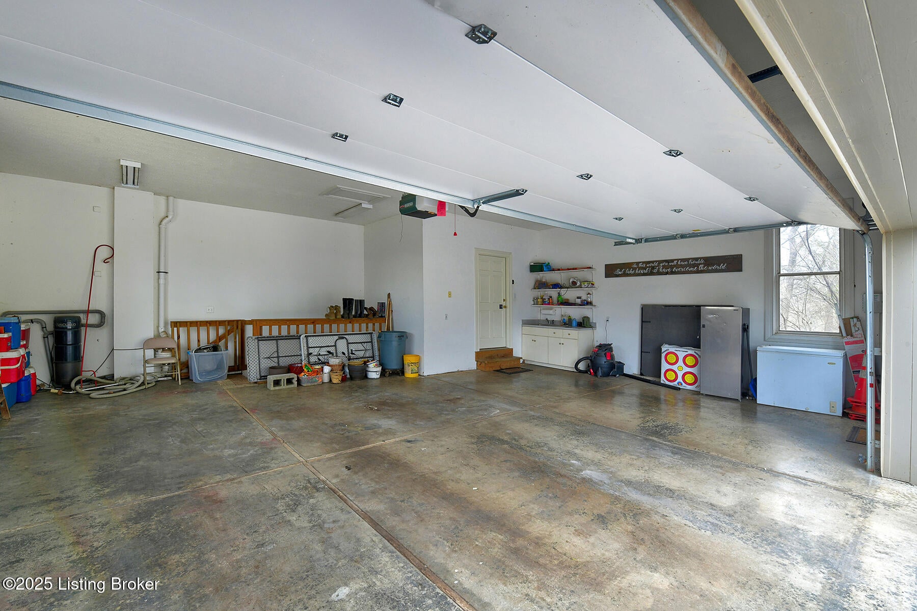 Louisville, Kentucky, 40220, United States, 5 Bedrooms Bedrooms, ,7 BathroomsBathrooms,Residential,Active,1953976