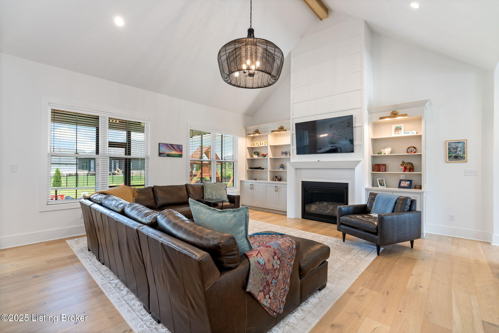 Crestwood, Kentucky, 40014, United States, 5 Bedrooms Bedrooms, ,5 BathroomsBathrooms,Residential,Active,1880027