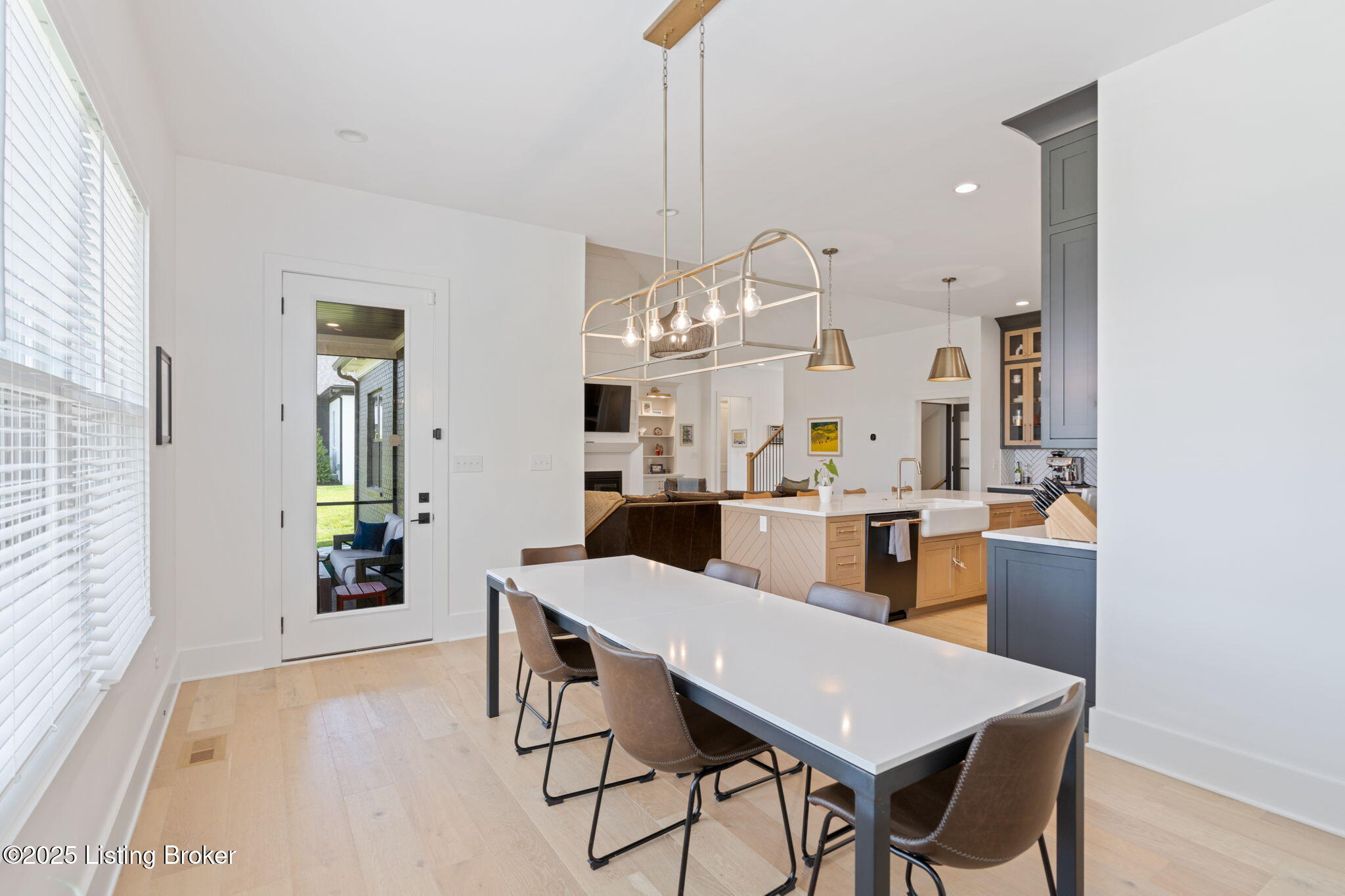 Crestwood, Kentucky, 40014, United States, 5 Bedrooms Bedrooms, ,5 BathroomsBathrooms,Residential,Active,1880027