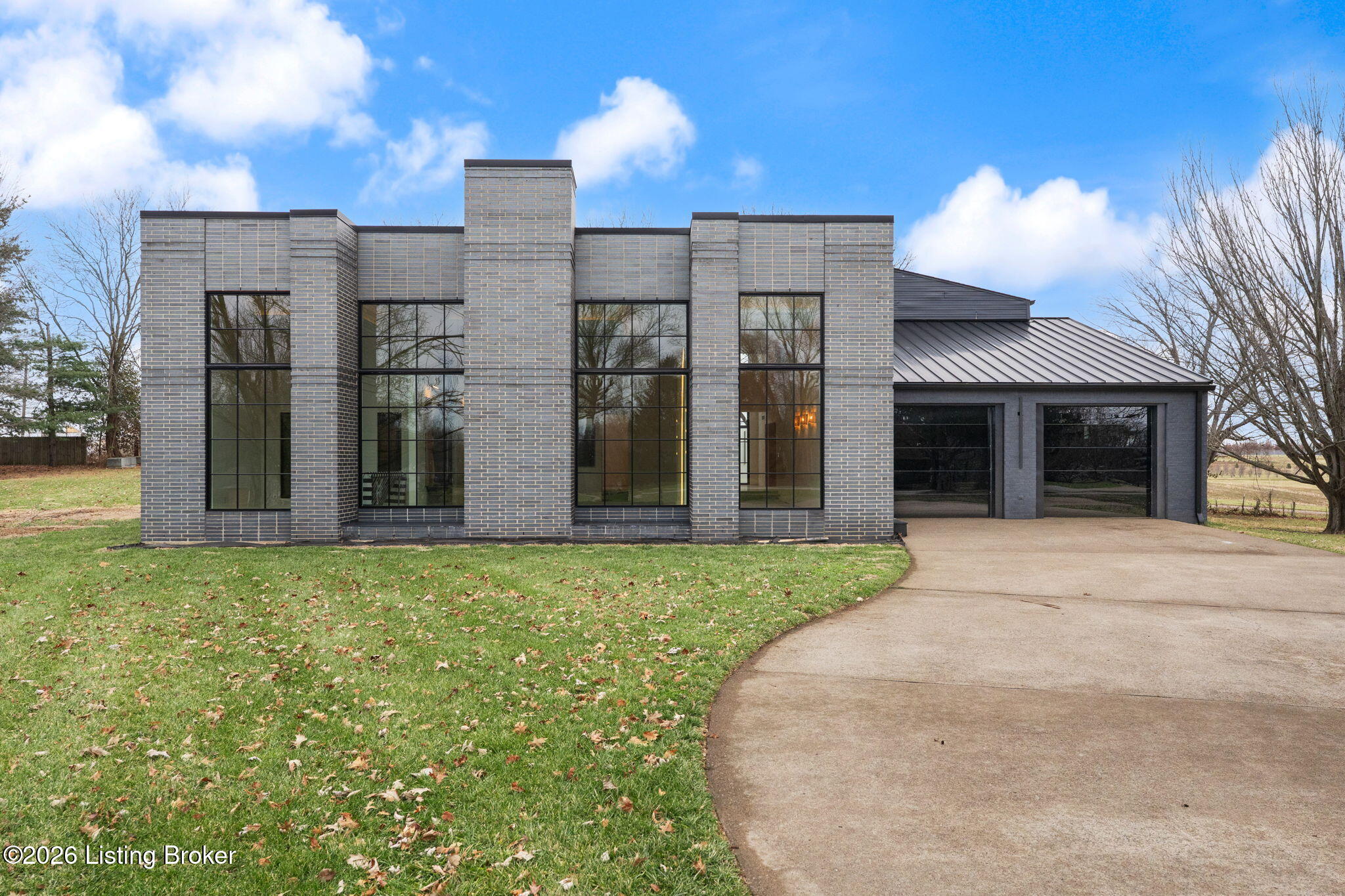 Shelbyville, Kentucky, 40065, United States, 5 Bedrooms Bedrooms, ,5 BathroomsBathrooms,Residential,Active,2007617