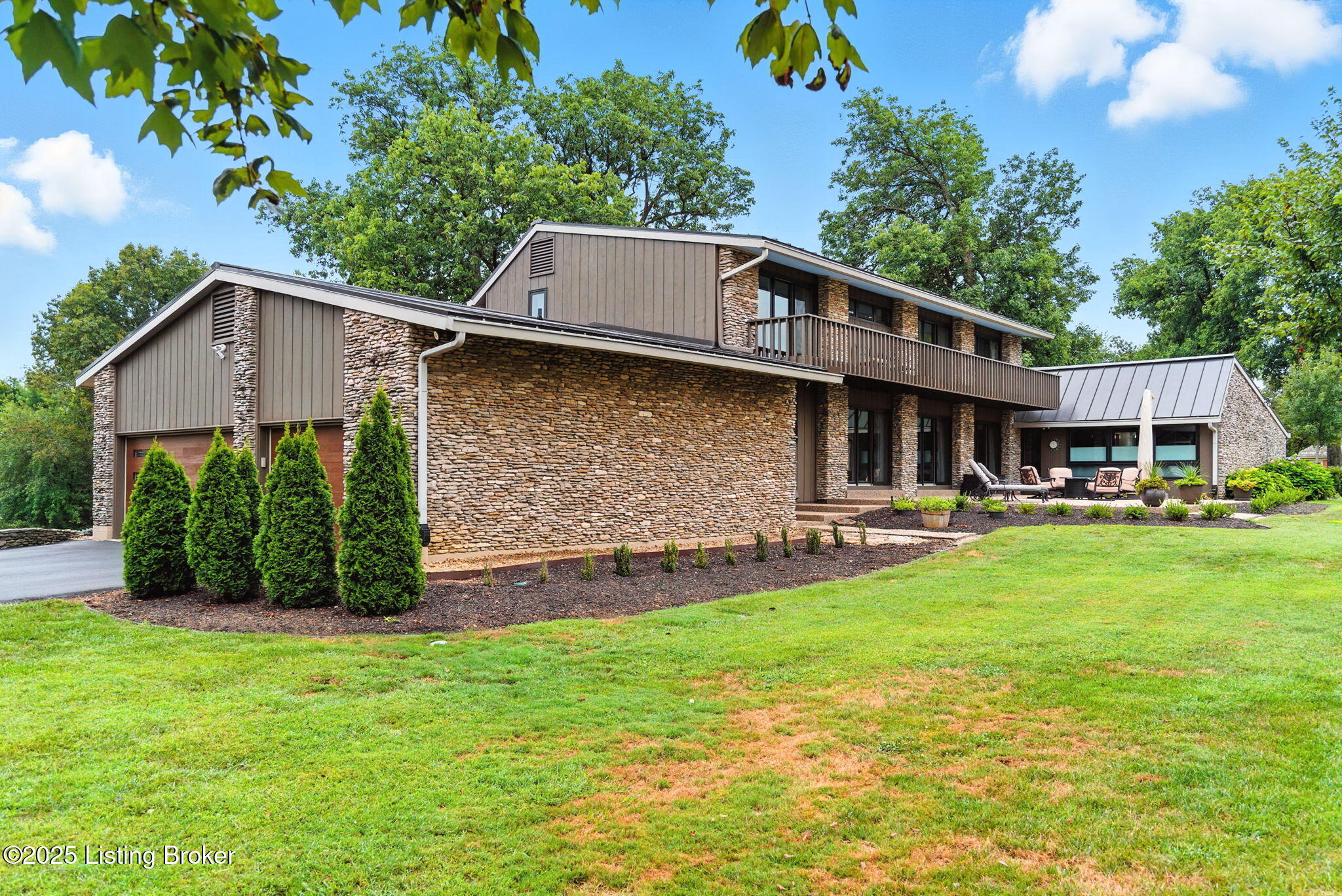 Louisville, Kentucky, 40222, United States, 5 Bedrooms Bedrooms, ,5 BathroomsBathrooms,Residential,Active,1929431