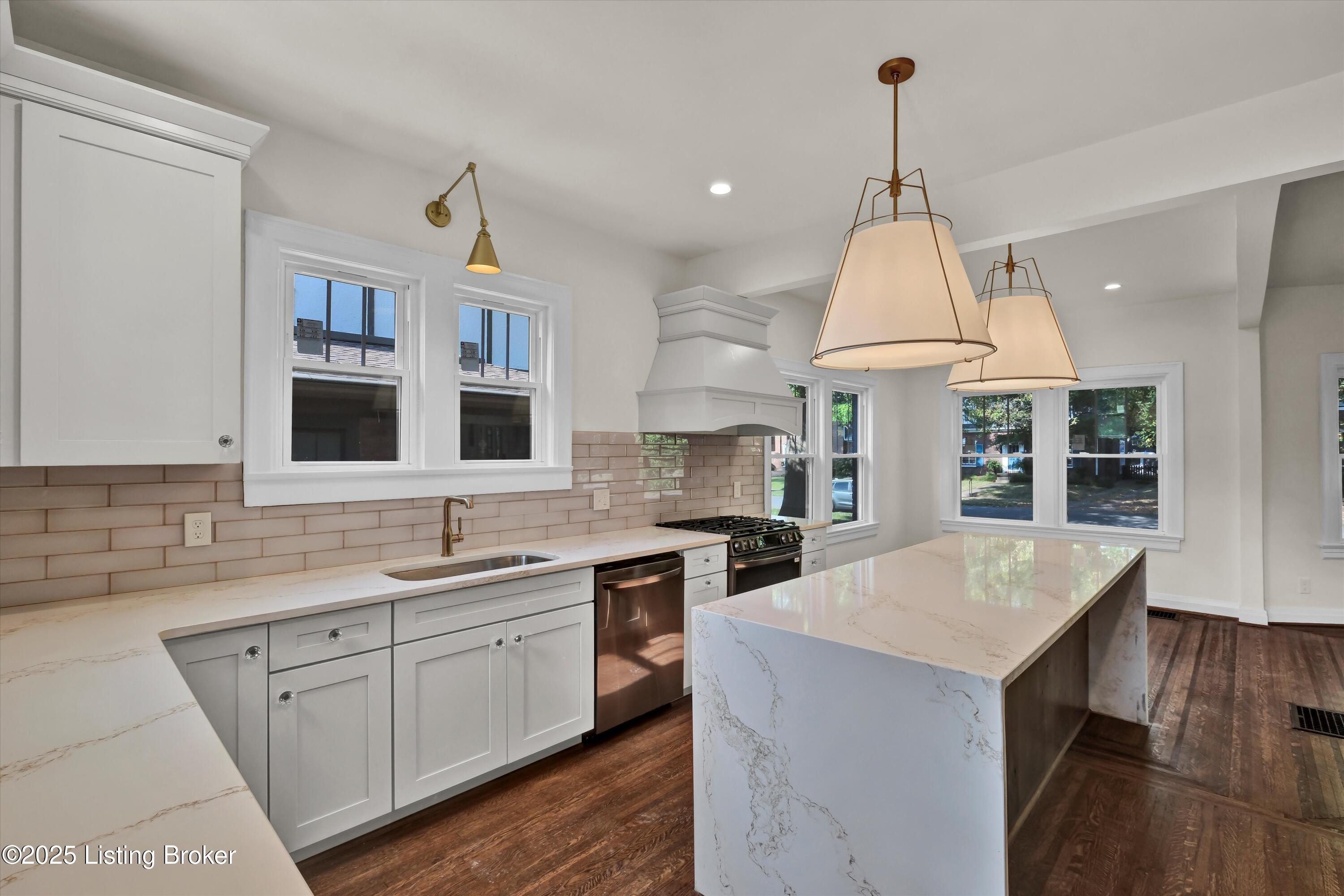 Louisville, Kentucky, 40205, United States, 4 Bedrooms Bedrooms, ,5 BathroomsBathrooms,Residential,Active,1987233