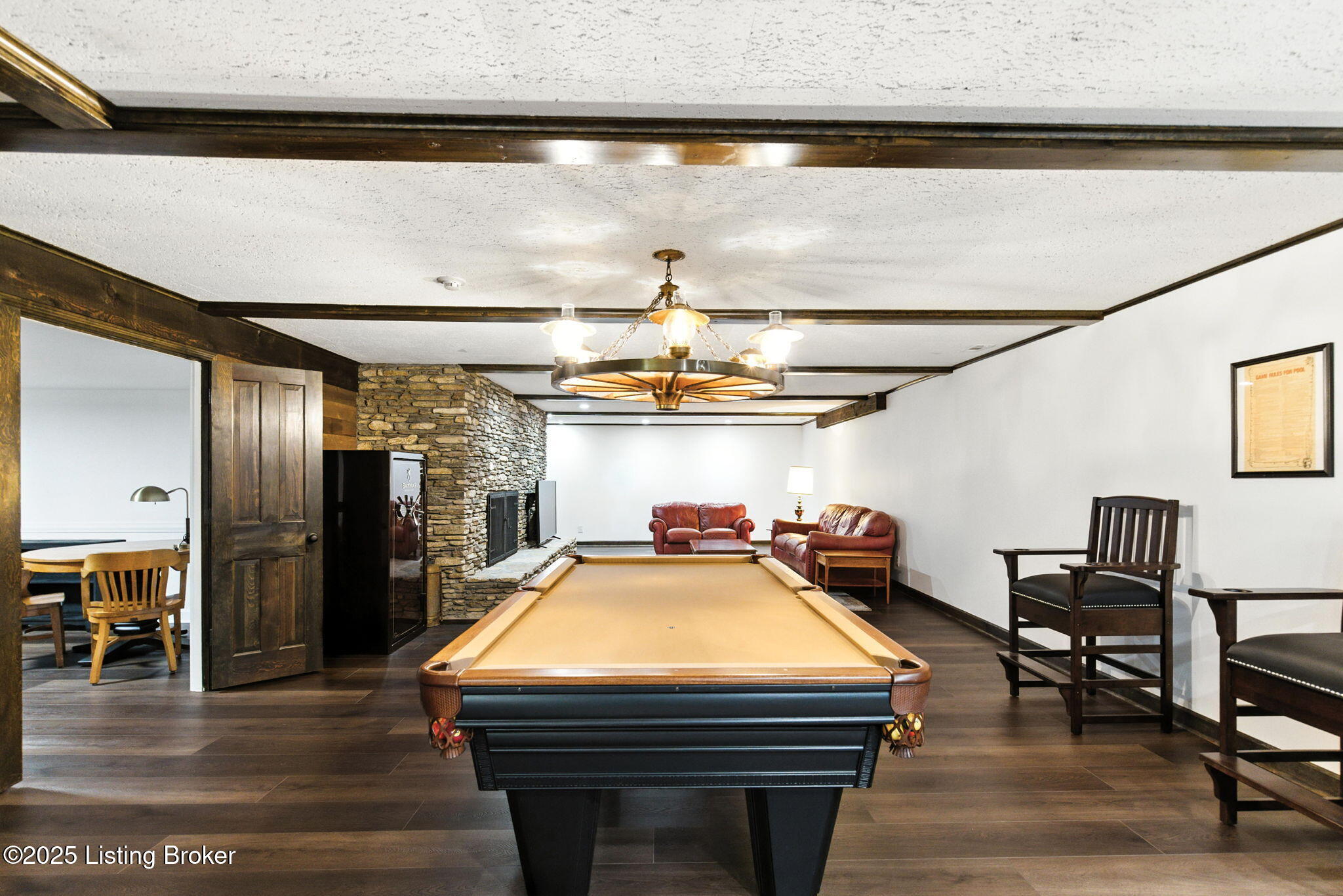 Louisville, Kentucky, 40222, United States, 5 Bedrooms Bedrooms, ,5 BathroomsBathrooms,Residential,Active,1929431