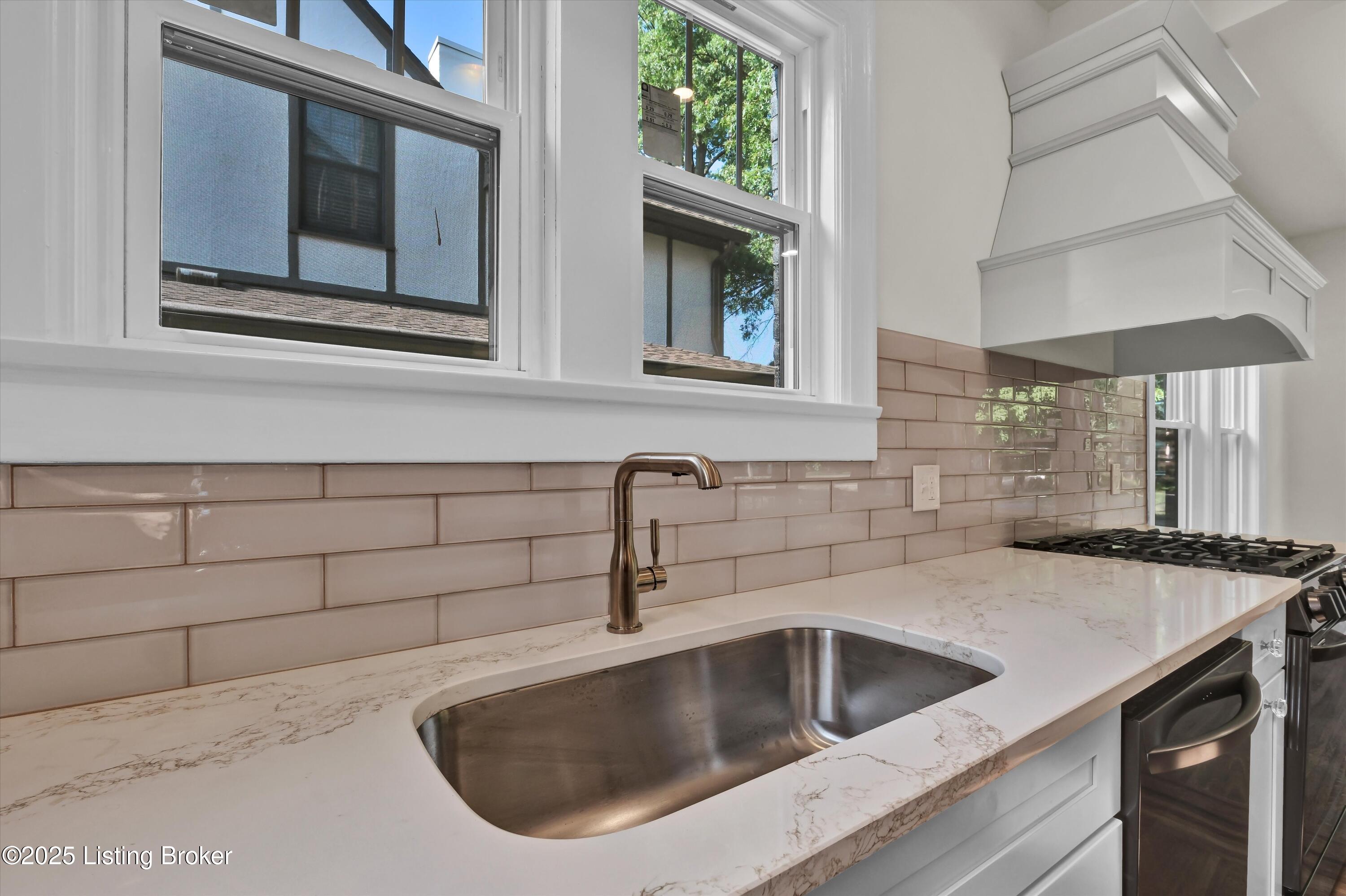 Louisville, Kentucky, 40205, United States, 4 Bedrooms Bedrooms, ,5 BathroomsBathrooms,Residential,Active,1987233