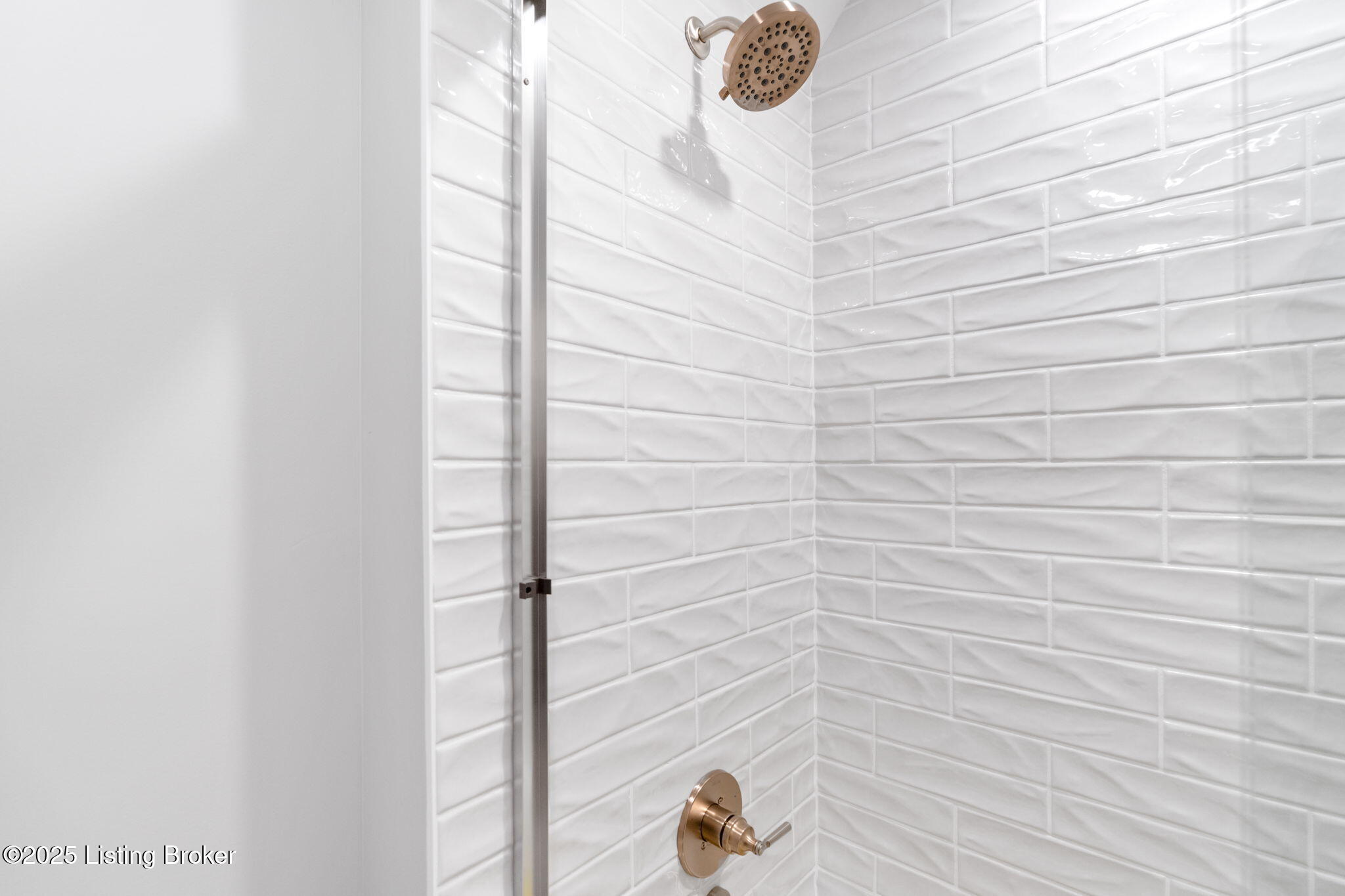 Crestwood, Kentucky, 40014, United States, 5 Bedrooms Bedrooms, ,5 BathroomsBathrooms,Residential,Active,1880027