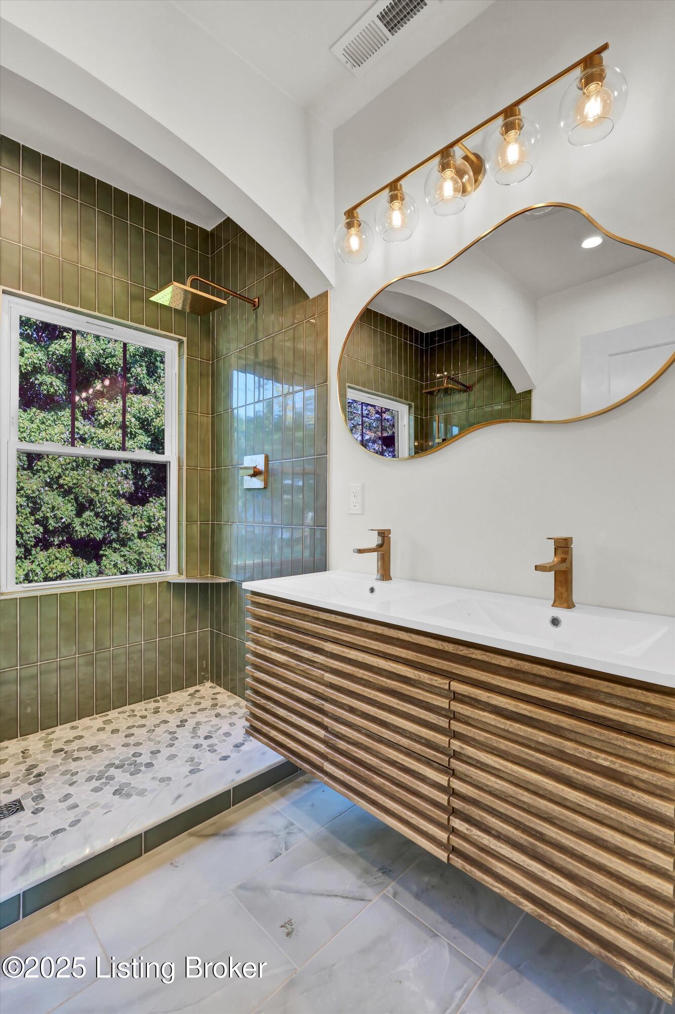 Louisville, Kentucky, 40205, United States, 4 Bedrooms Bedrooms, ,5 BathroomsBathrooms,Residential,Active,1987233