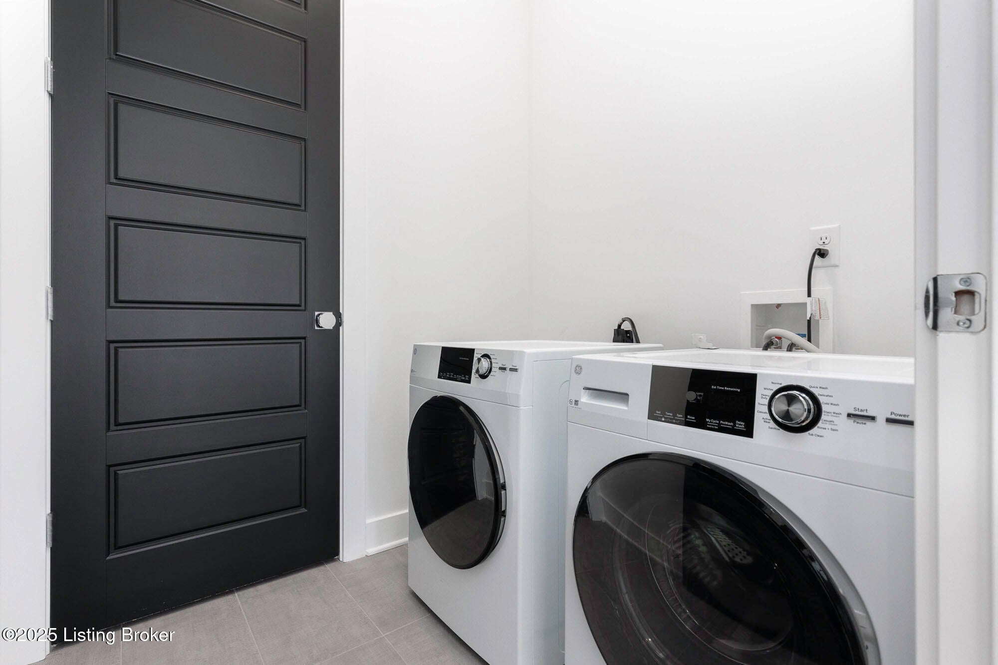 Prospect, Kentucky, 40059, United States, 5 Bedrooms Bedrooms, ,7 BathroomsBathrooms,Residential,Active,1894198