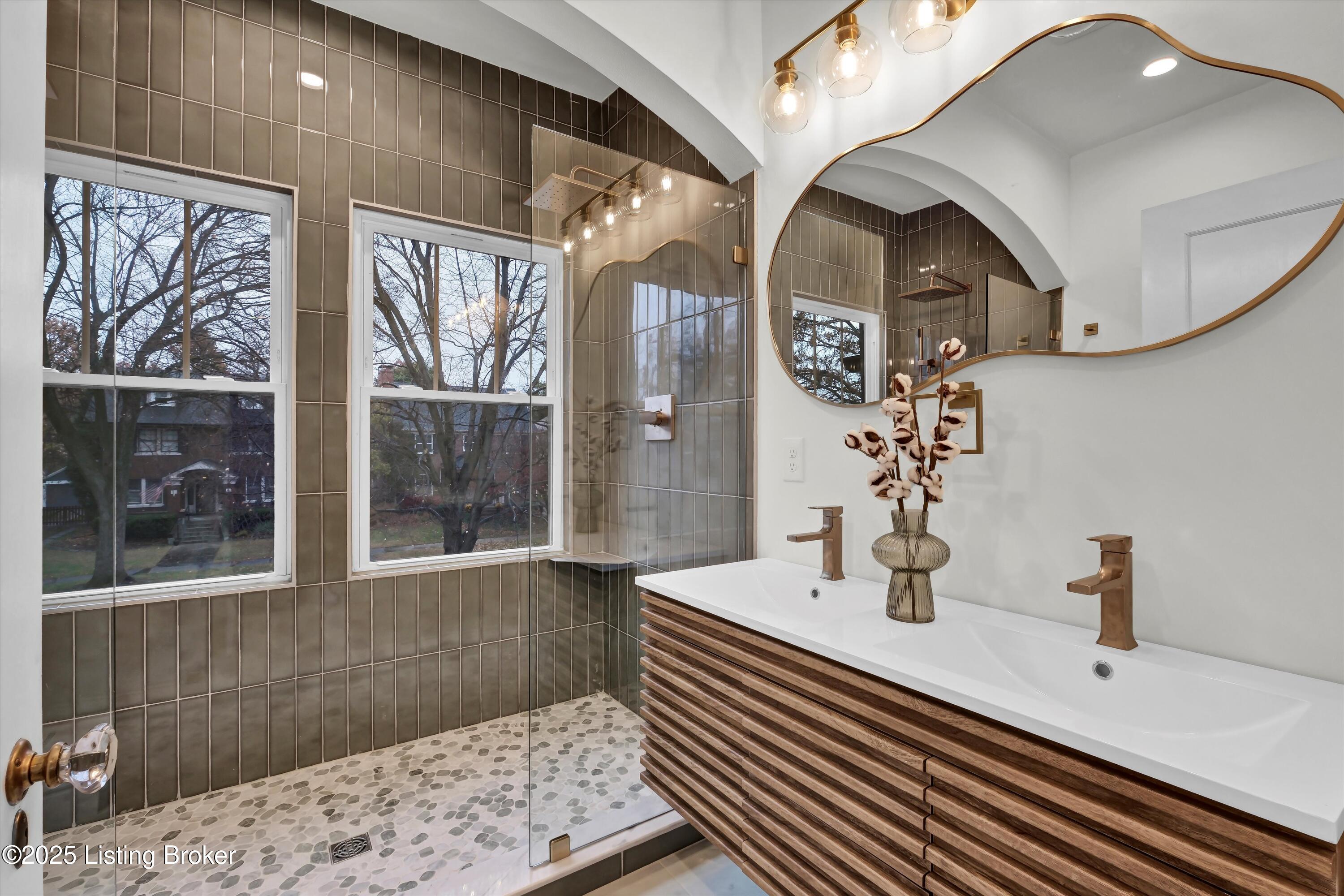 Louisville, Kentucky, 40205, United States, 4 Bedrooms Bedrooms, ,5 BathroomsBathrooms,Residential,Active,1996579