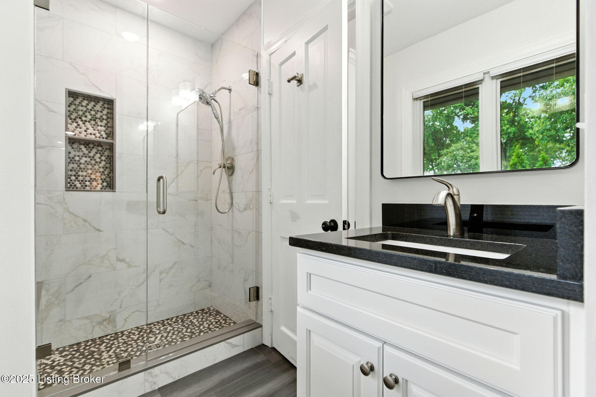 Louisville, Kentucky, 40222, United States, 5 Bedrooms Bedrooms, ,5 BathroomsBathrooms,Residential,Active,1929431