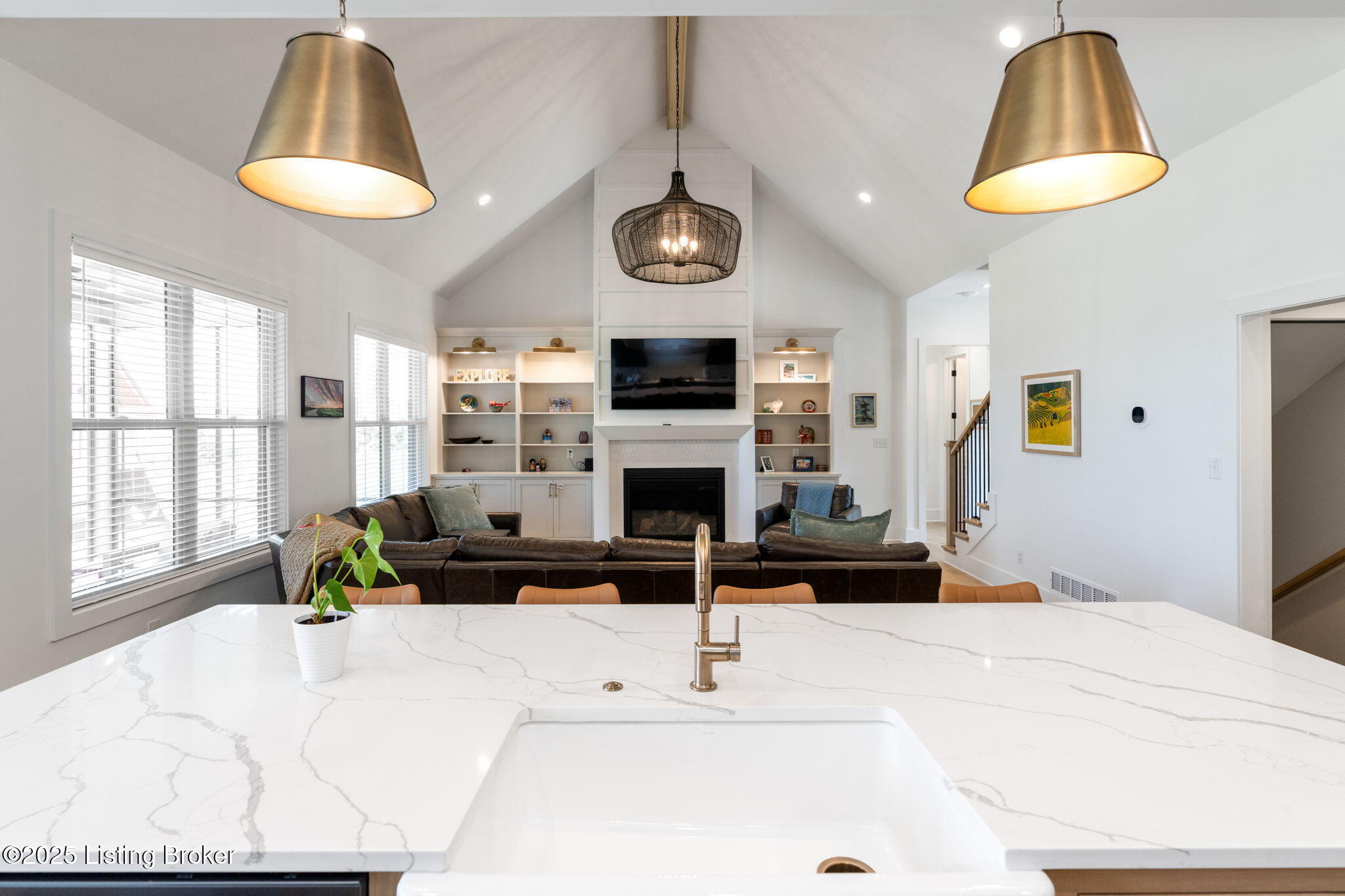 Crestwood, Kentucky, 40014, United States, 5 Bedrooms Bedrooms, ,5 BathroomsBathrooms,Residential,Active,1880027