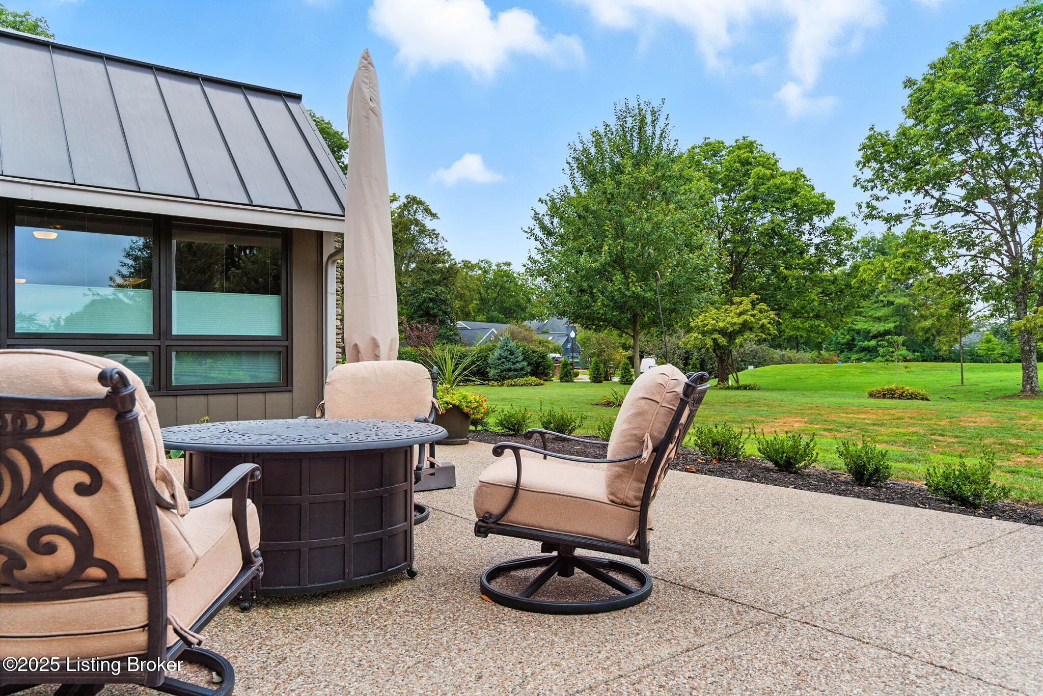 Louisville, Kentucky, 40222, United States, 5 Bedrooms Bedrooms, ,5 BathroomsBathrooms,Residential,Active,1929431