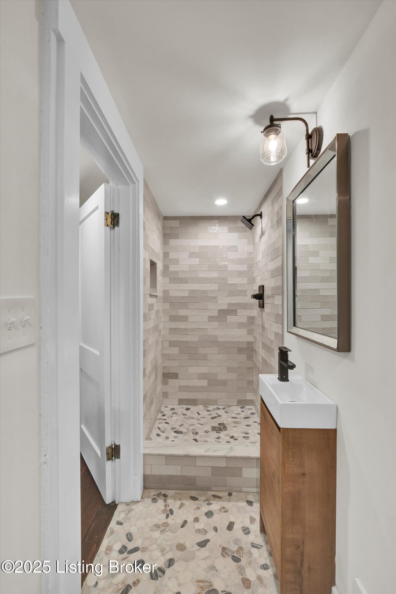 Louisville, Kentucky, 40205, United States, 4 Bedrooms Bedrooms, ,5 BathroomsBathrooms,Residential,Active,1987233