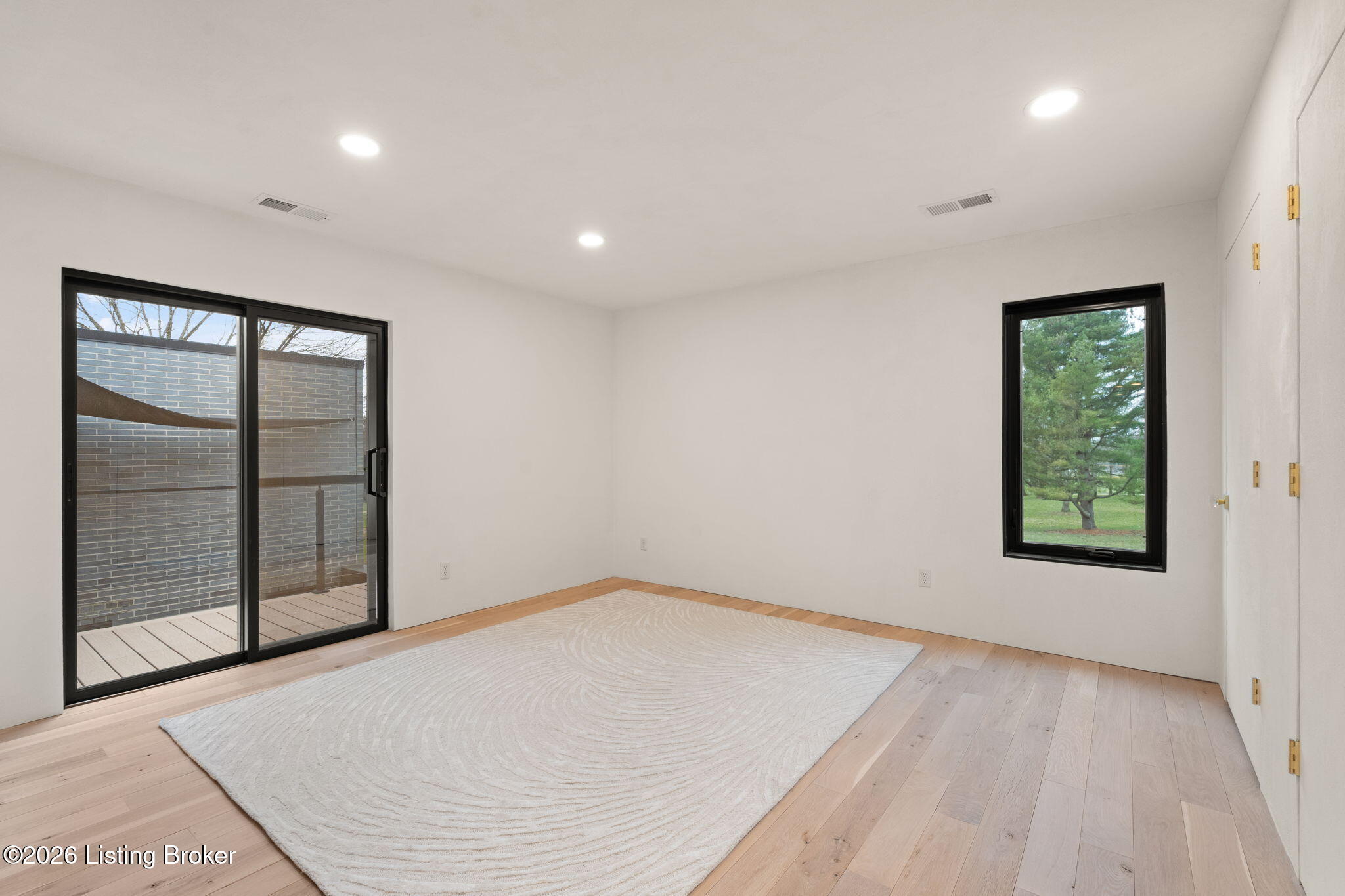 Shelbyville, Kentucky, 40065, United States, 5 Bedrooms Bedrooms, ,5 BathroomsBathrooms,Residential,Active,2007617